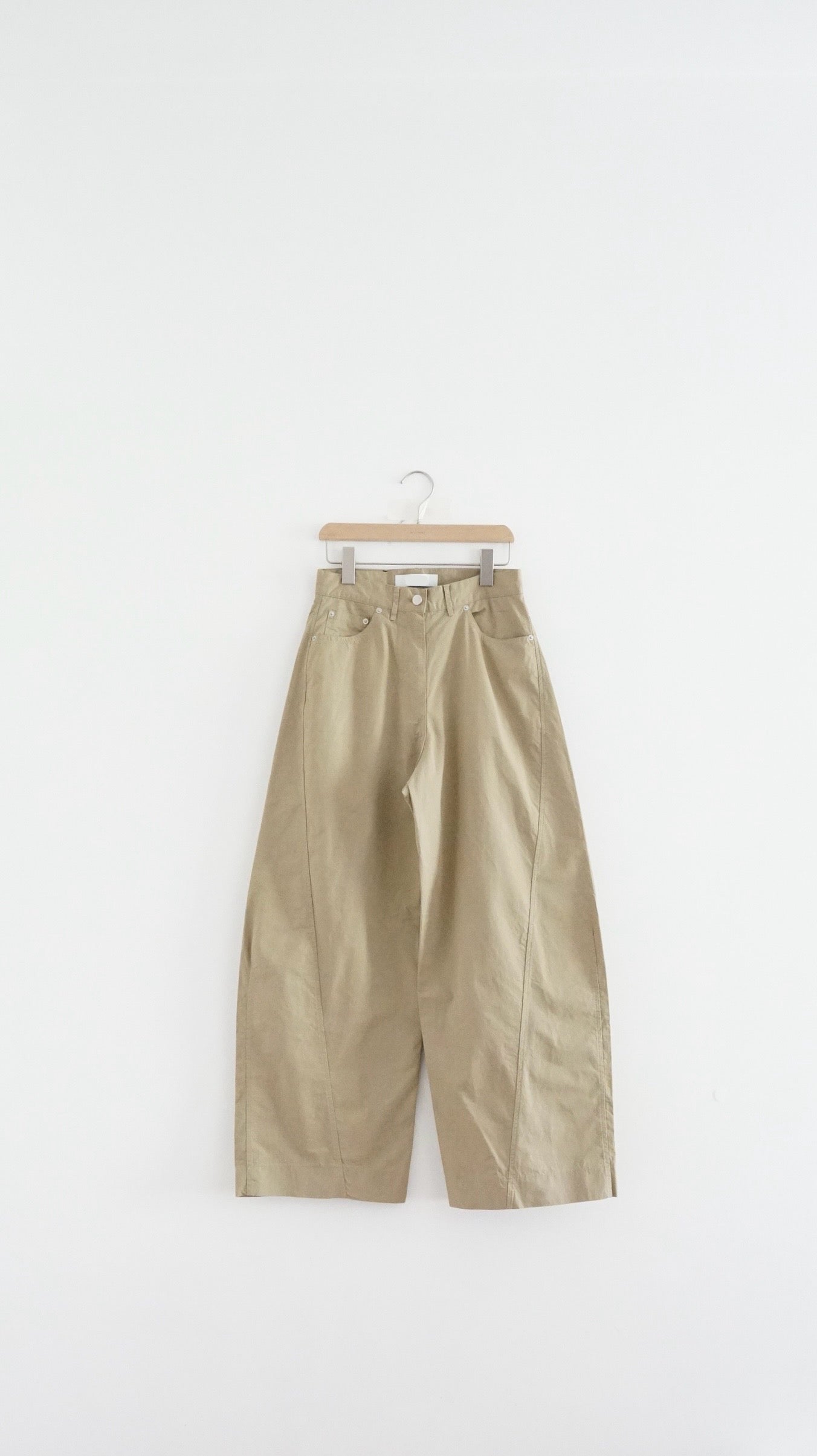 light cocoon pants in beige