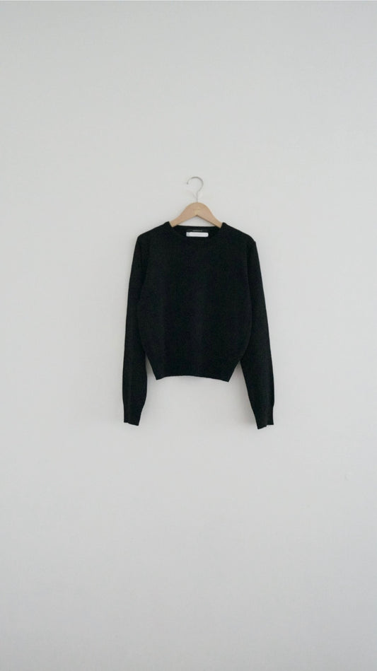 classic cashmere knit top in black (must have) (pre-order)