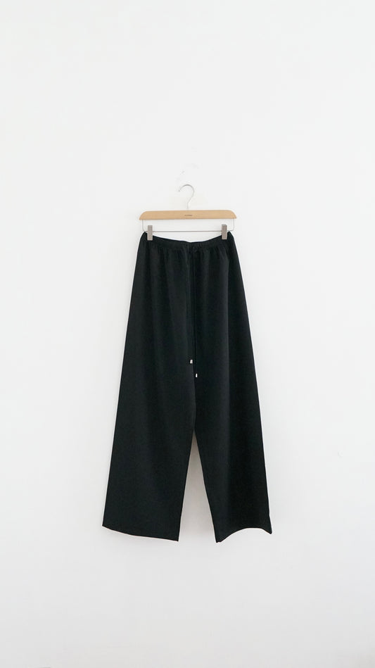 minimalist light pants in black