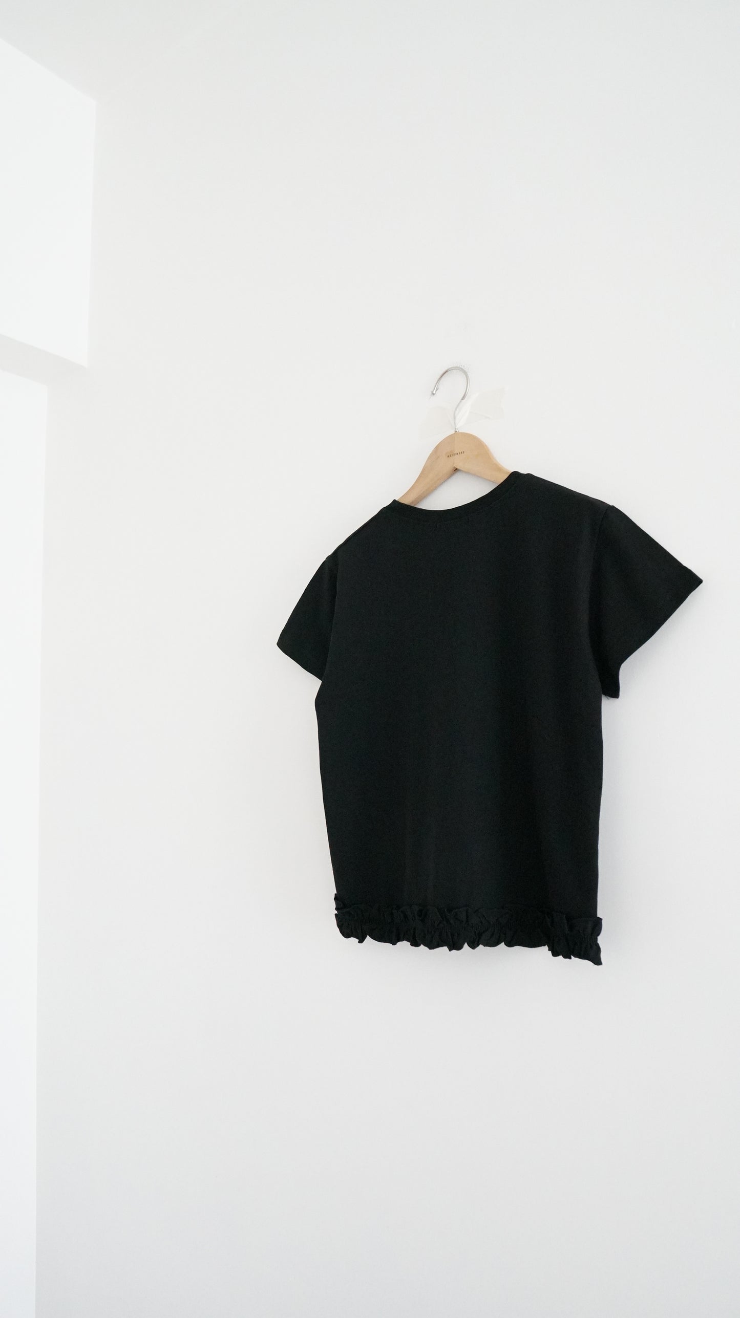 ruffle tee in black (pre-order)