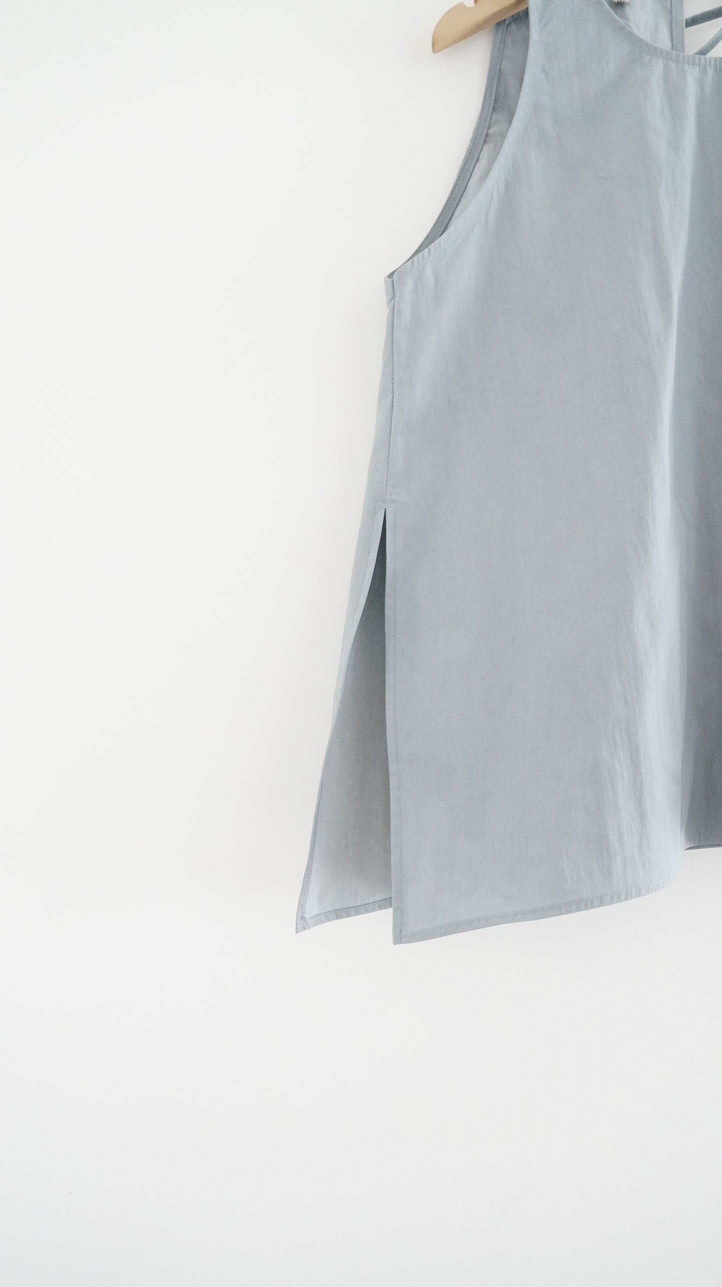 drift back bow tank in dust blue (pre-order)