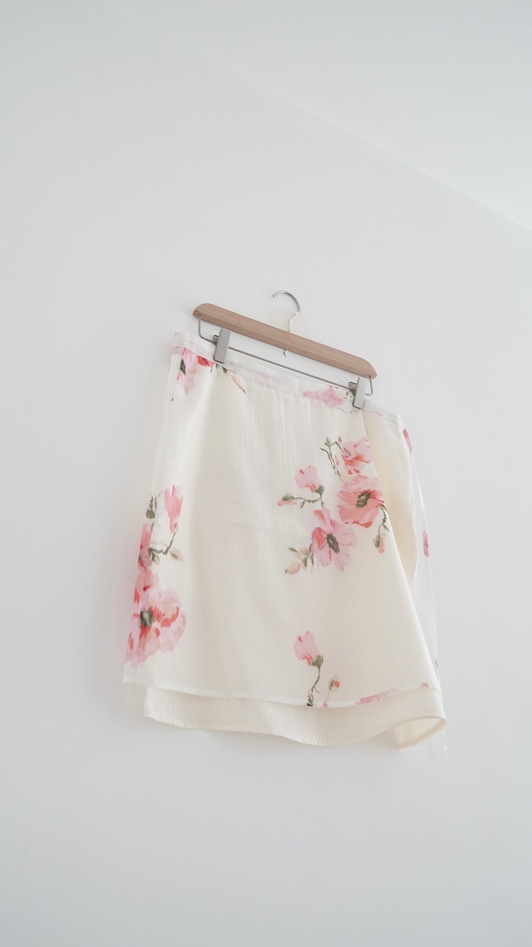 loria floral garden midi skirt in red (pre-order)