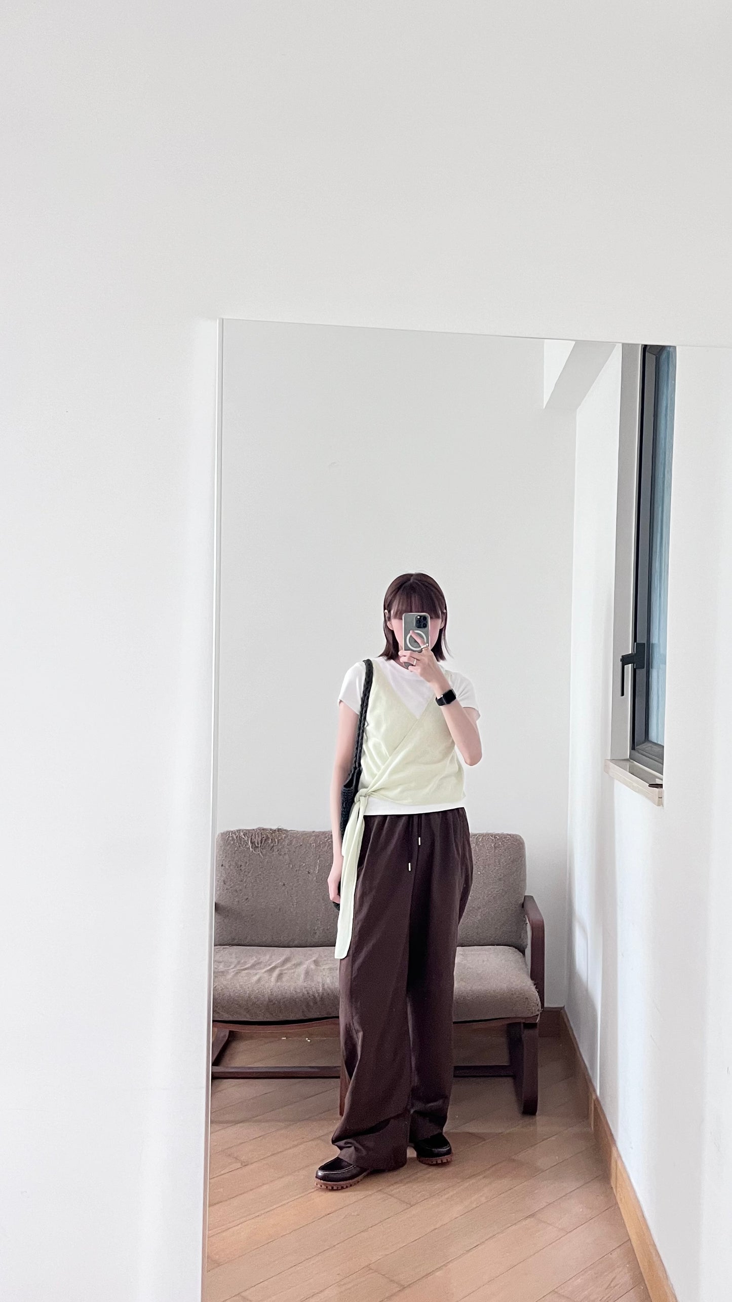 ultra-lightweight elastic pants in brown
