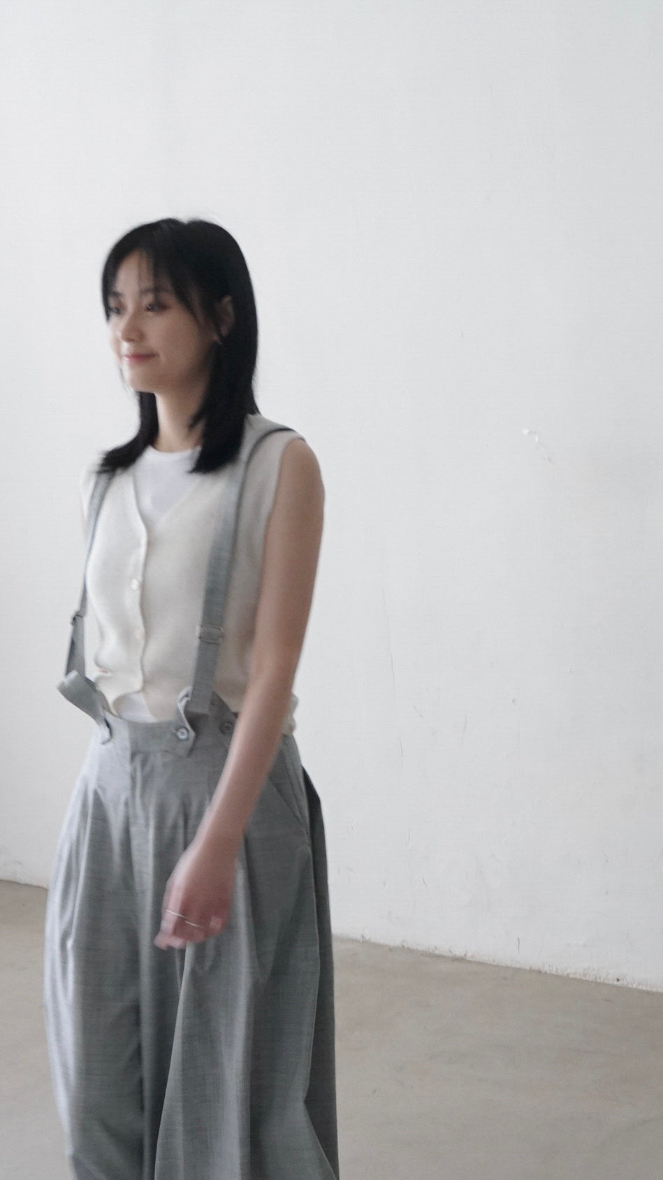 minimalist linen vest in ivory (pre-order)