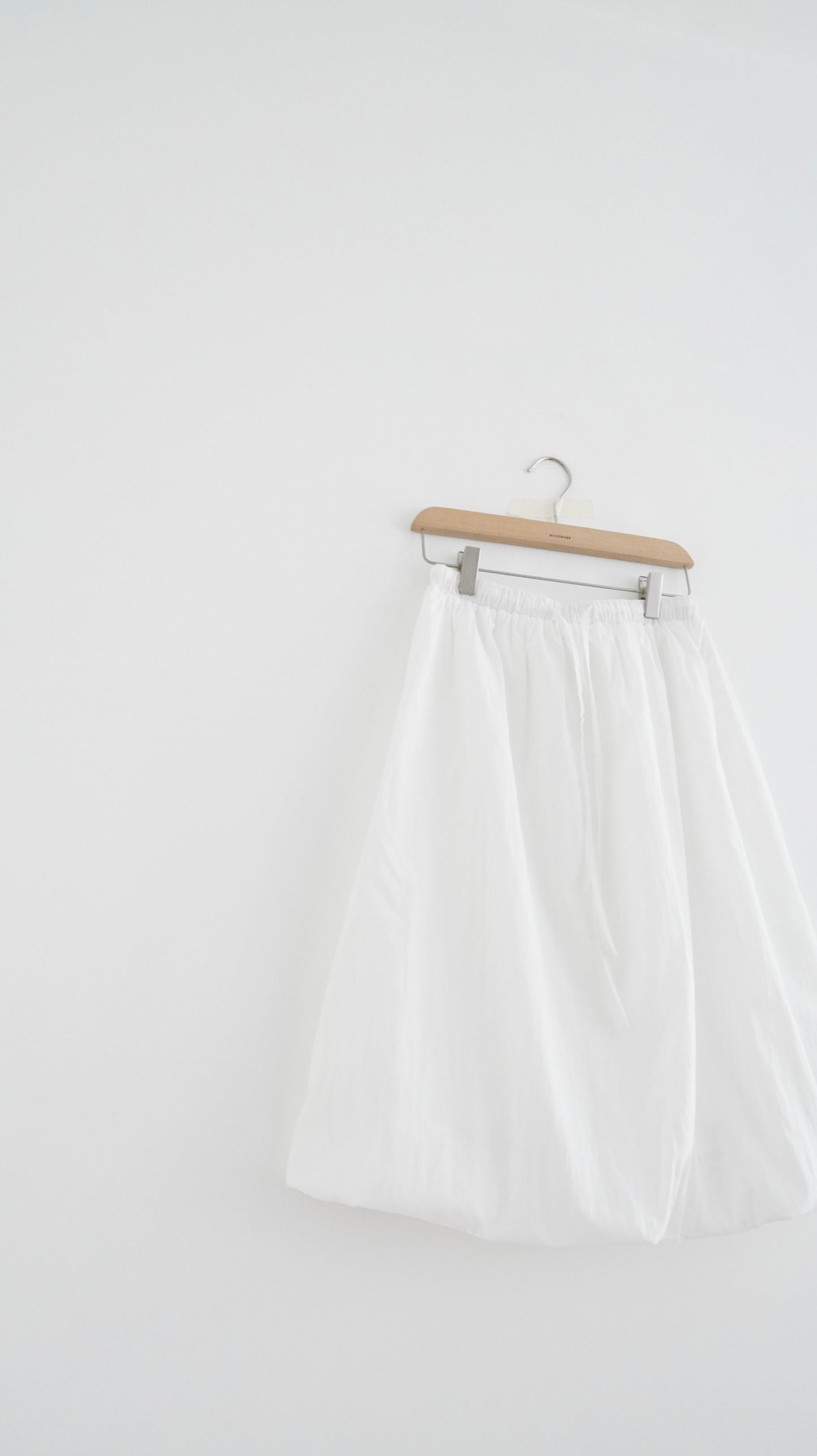 everyday puff midi skirt in white (pre-order)