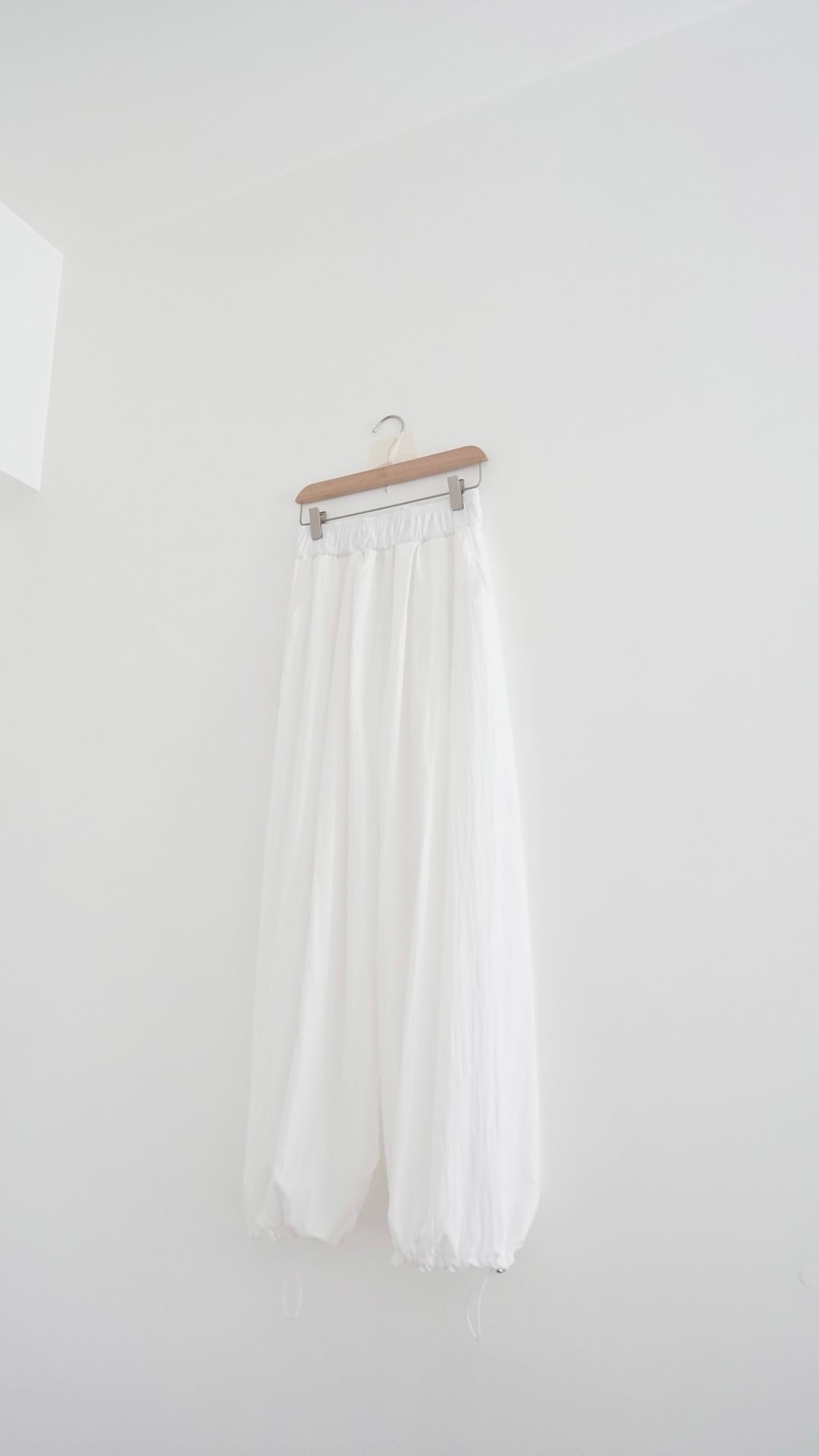 alto balloon pants in white (pre-order)