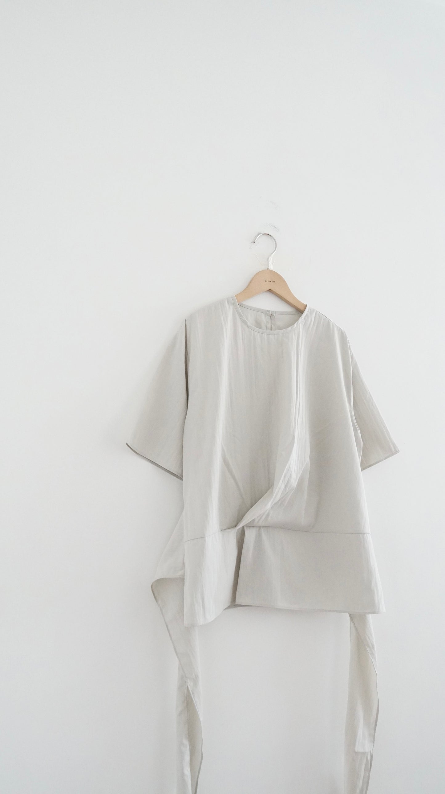 high-end ribbon tee in cloudy grey (pre-order)