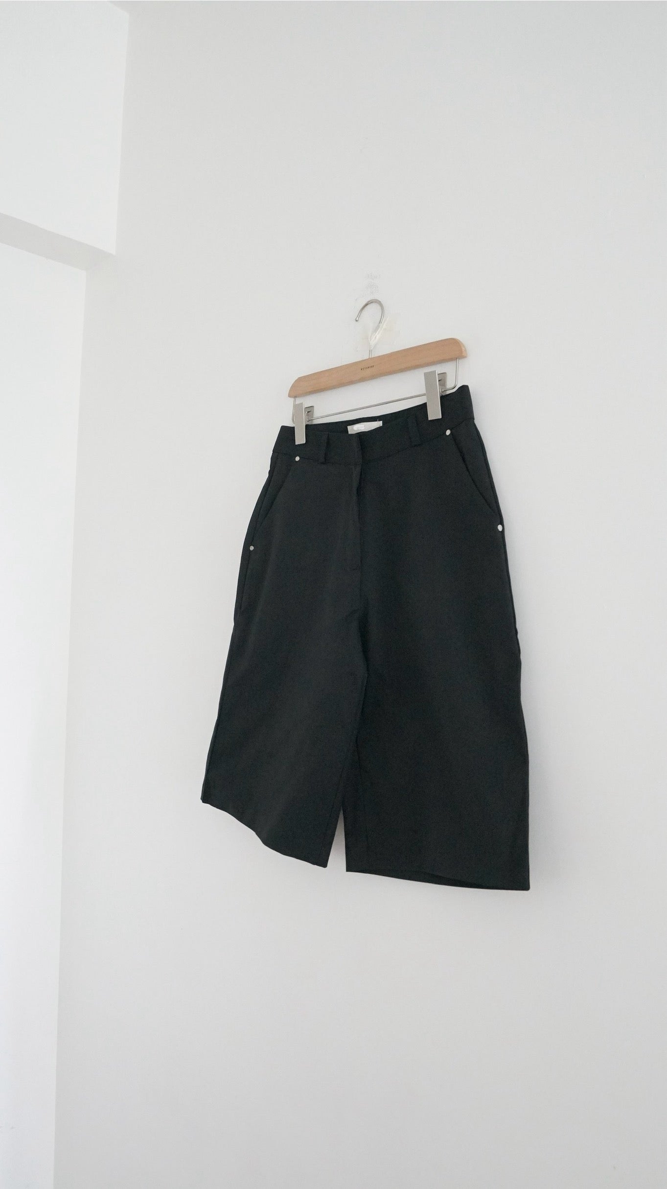 a-cut suit short in black (pre-order)