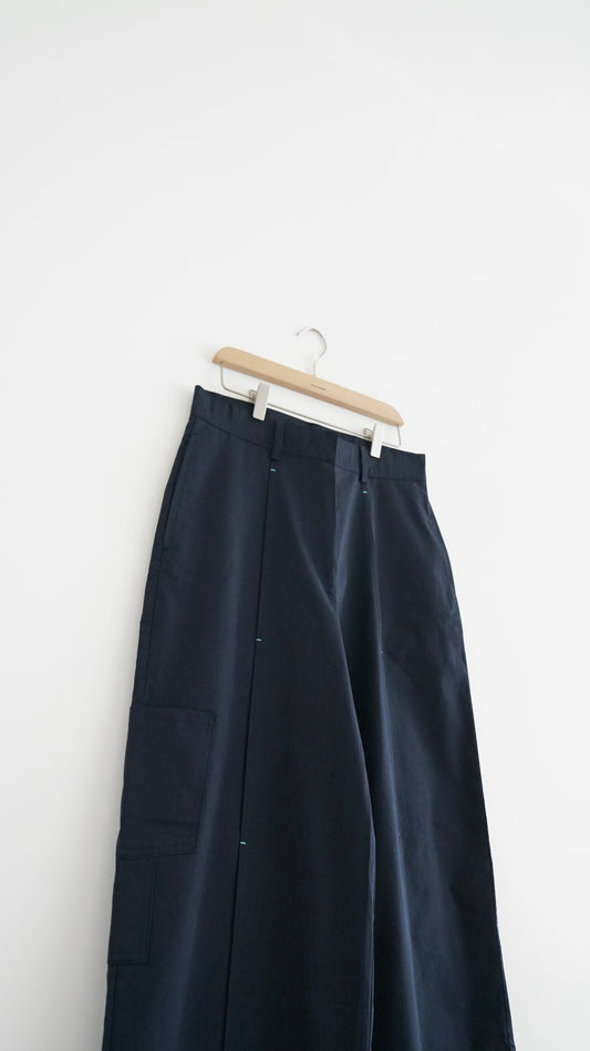 pleatline pants in navy (M)