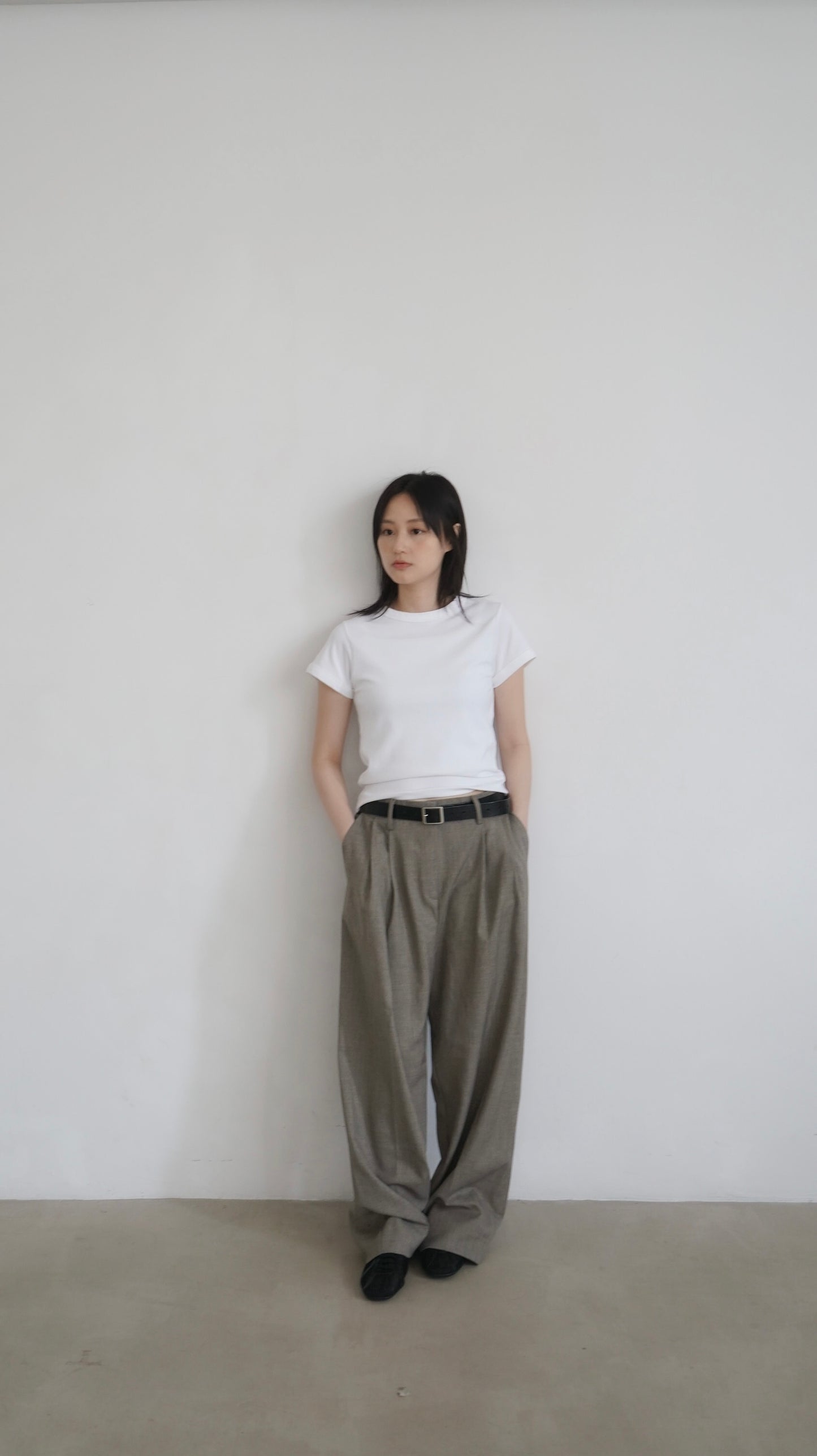 classic low-waisted wide pants in khaki (pre-order)