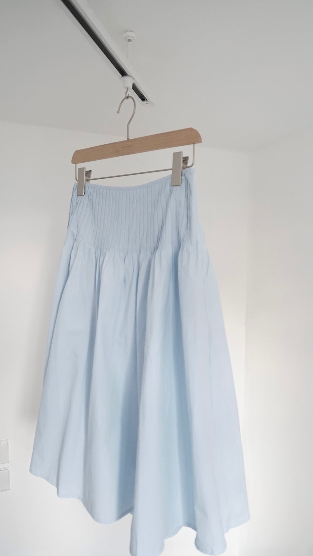 noam pintuck cotton flare maxi skirt in baby blue (pre-order)