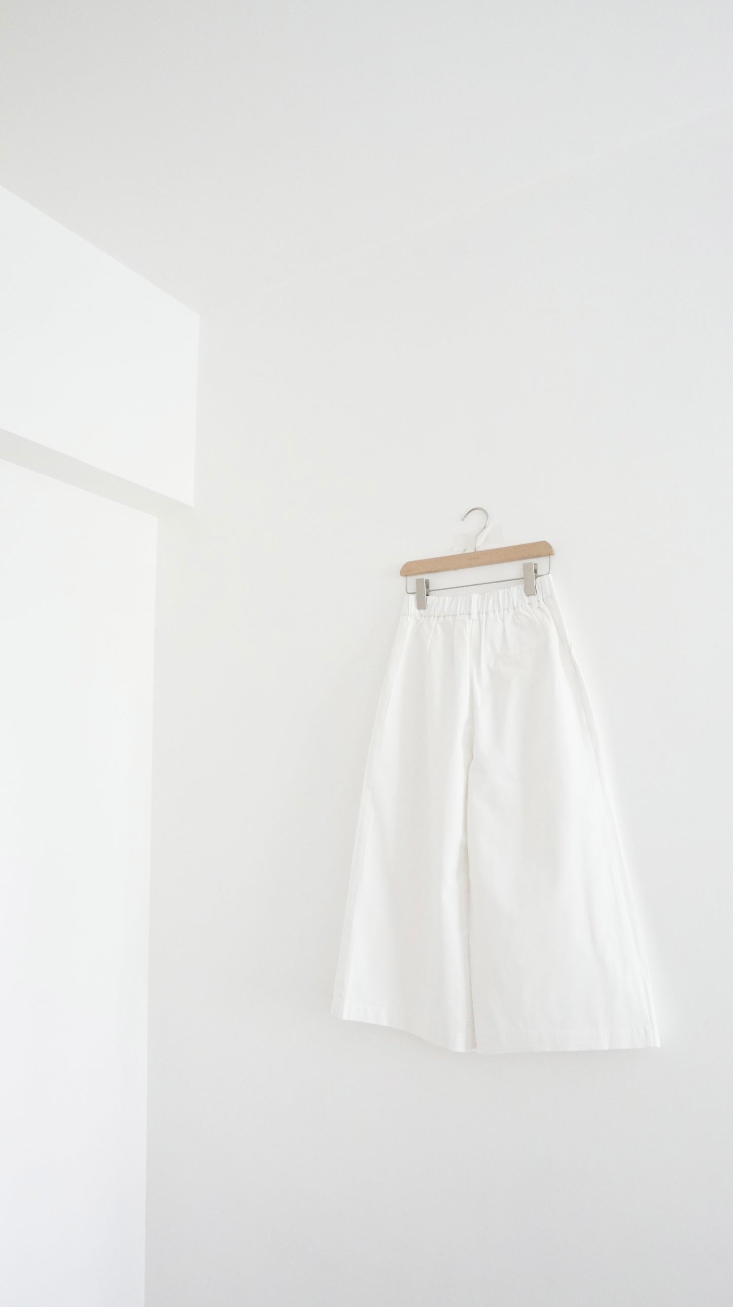 retro line cropped pants in white (pre-order)
