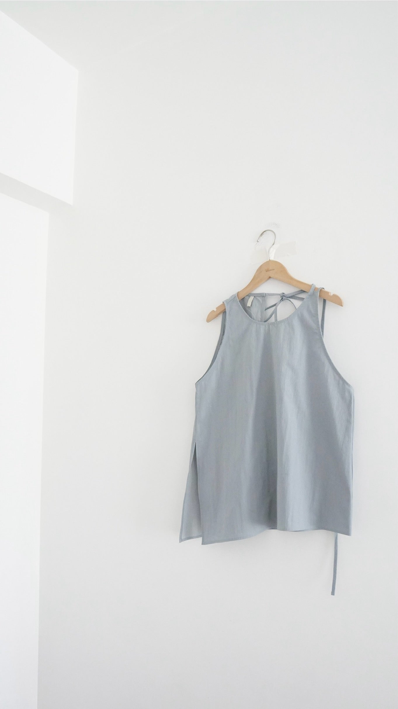 drift back bow tank in dust blue (pre-order)