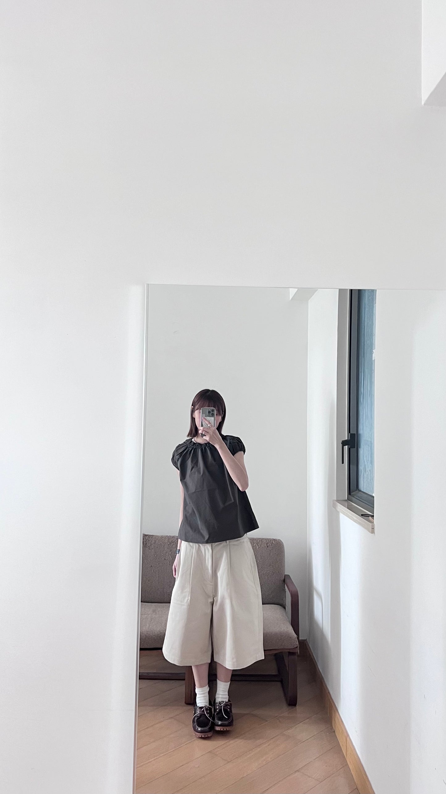 bermuda shorts in ivory