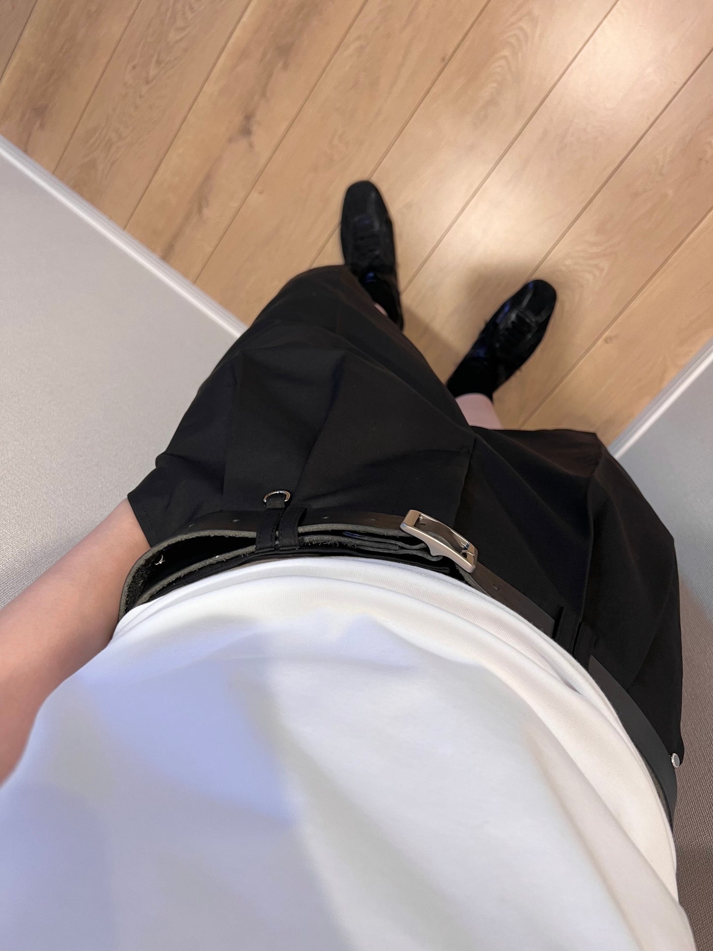 wided-leg suit shorts in black (pre-order)