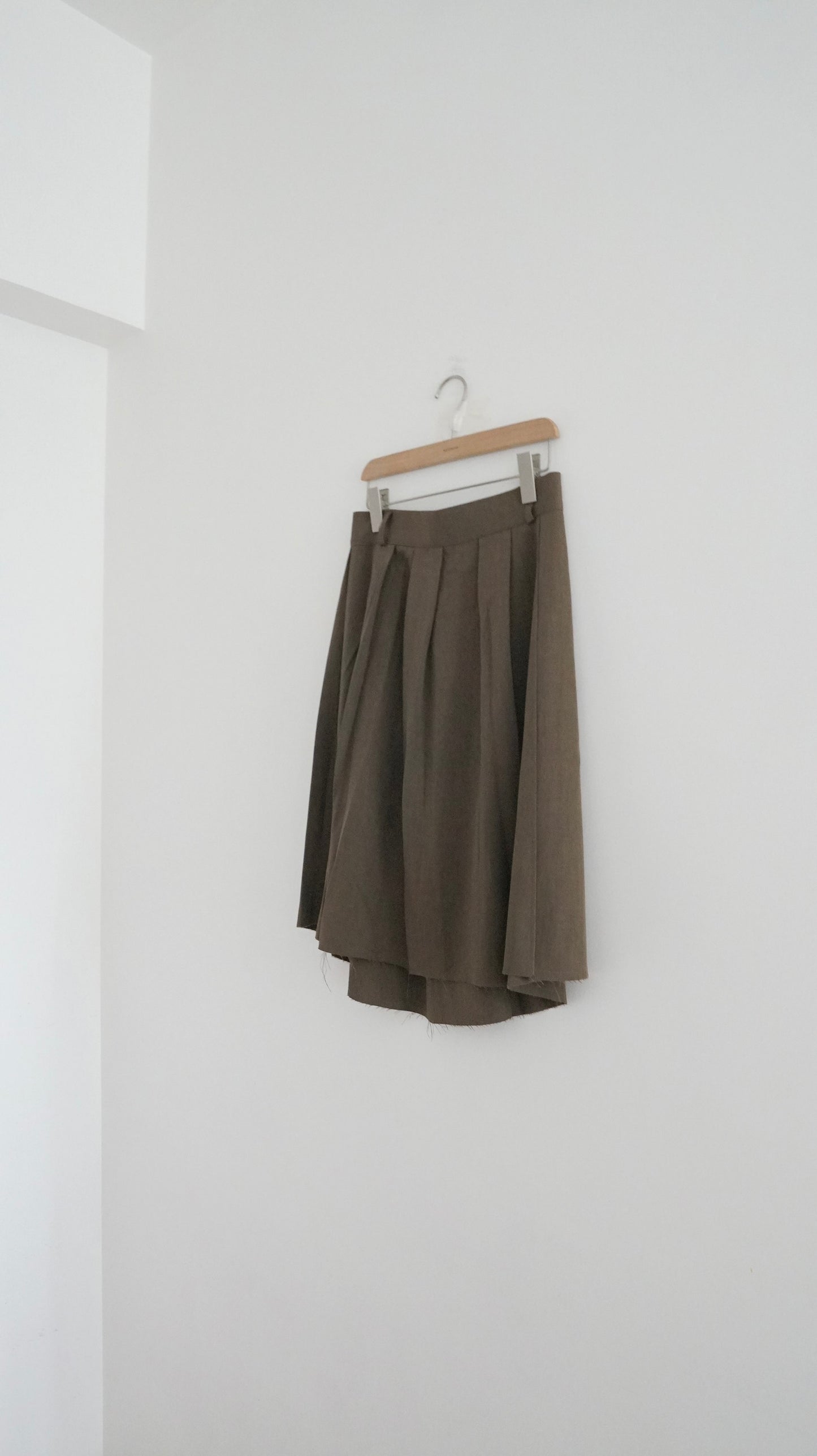 causal pleated knee-length skirt in khaki (pre-order)