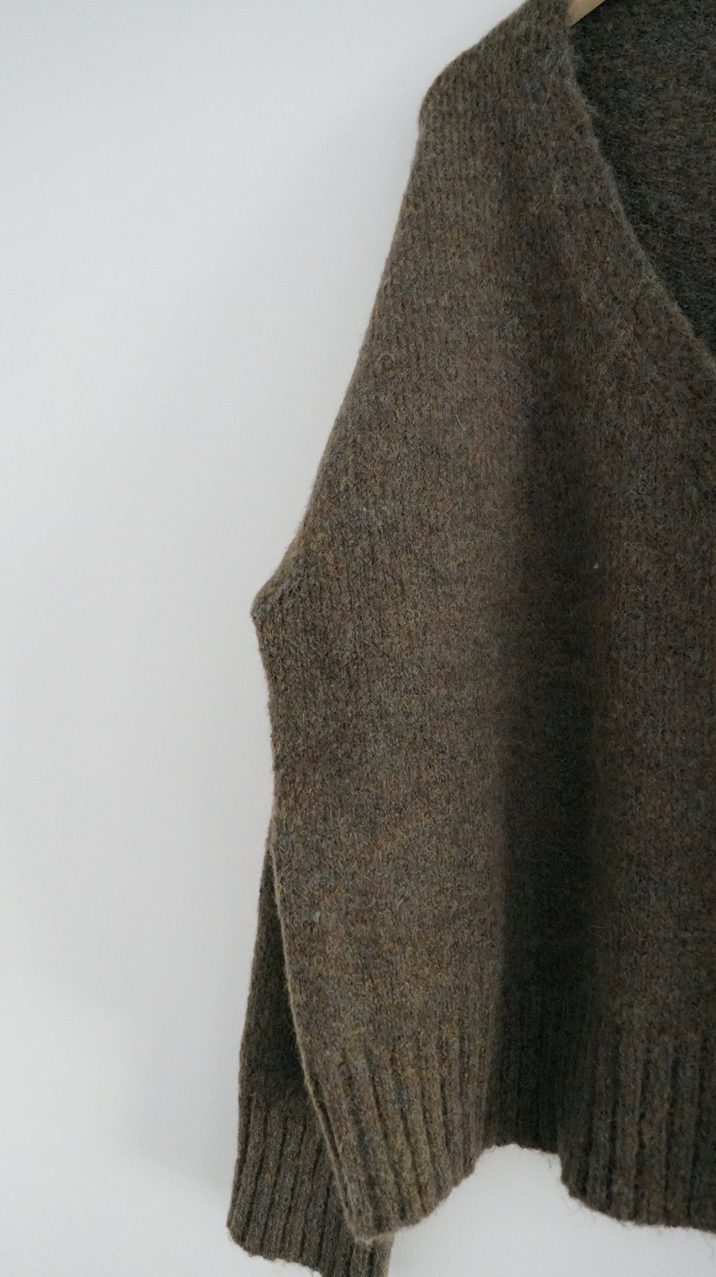 classic hign-end cardigan in brown (pre-order)