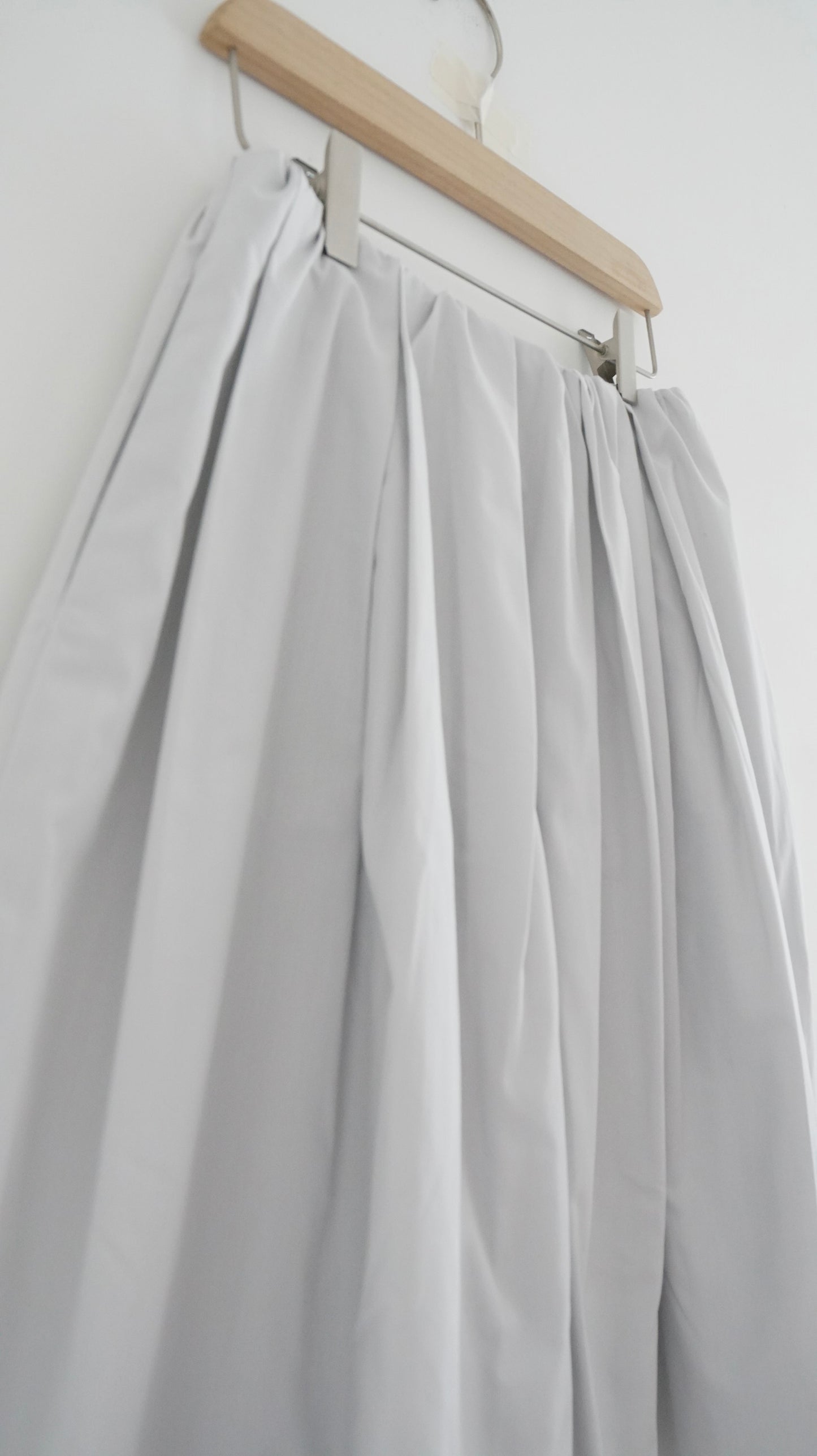 meri skirt in light grey ( pre-order )