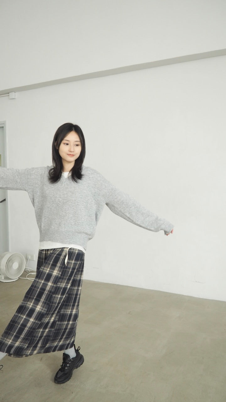 japanese style checked skirt in navy (pre-order)