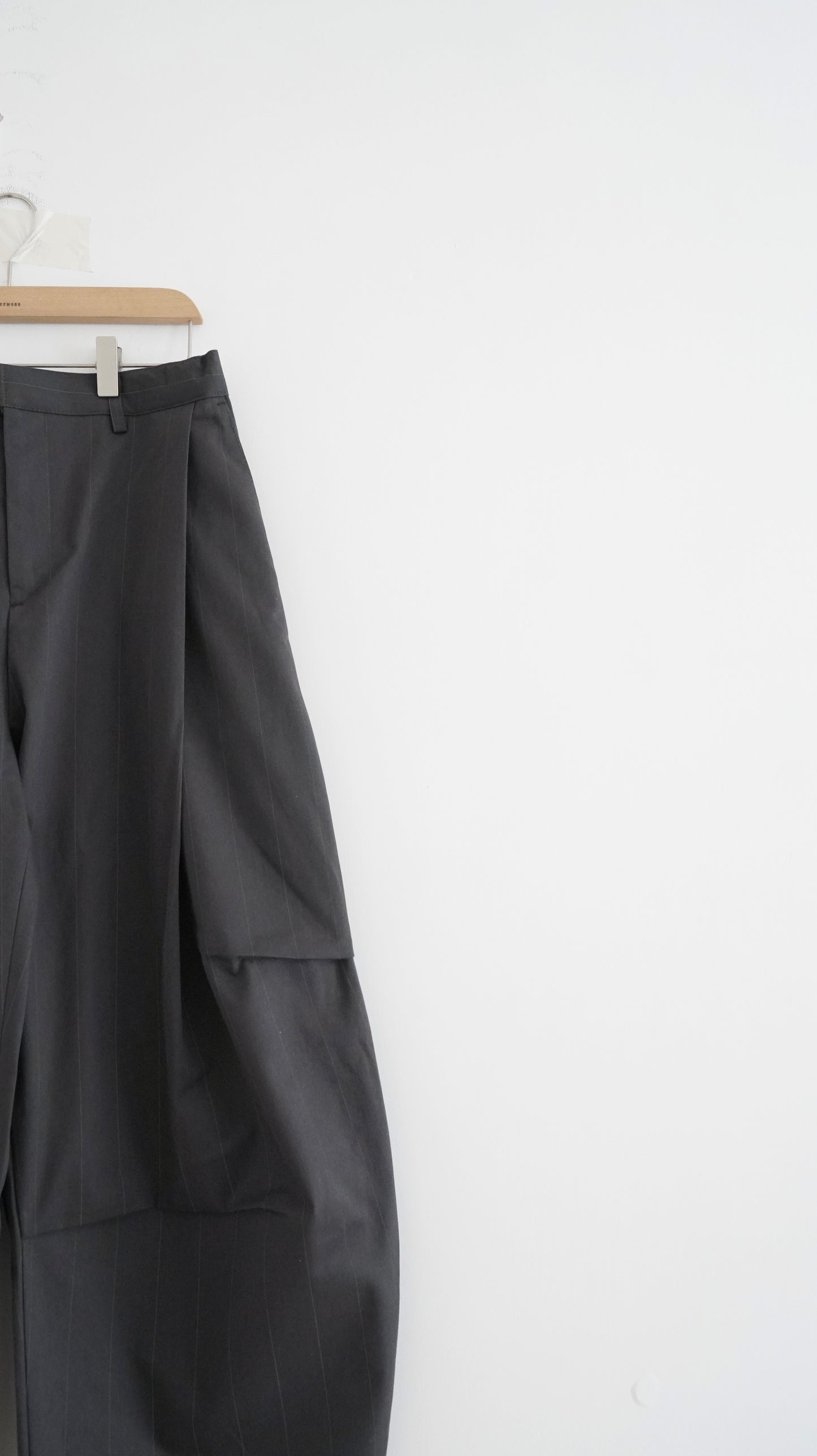 Elias stripe trousers in charcoal