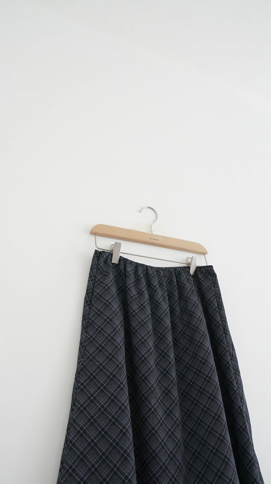 plaid lightweight midi skirt in black (pre-order)