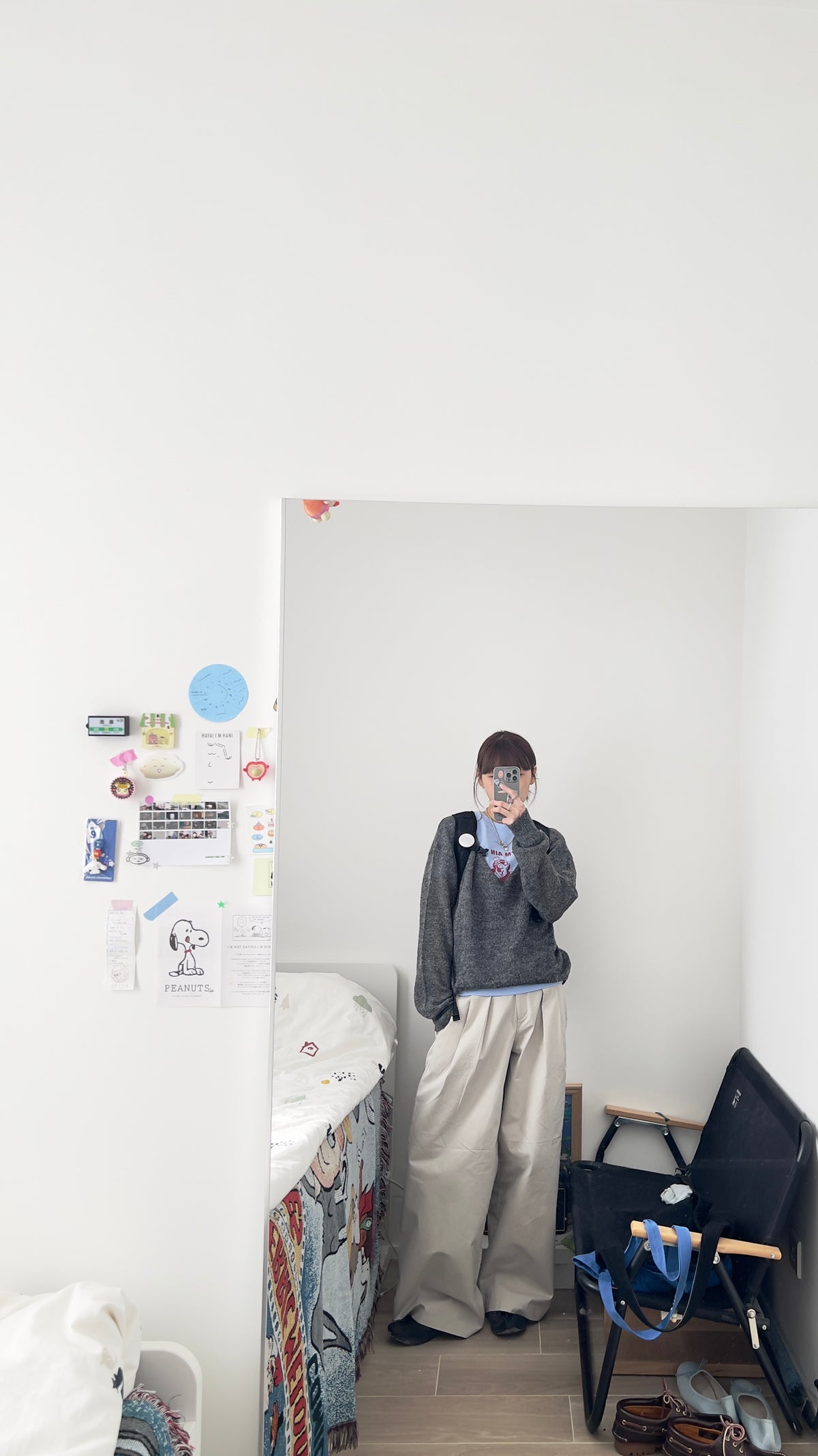 atelier light v-neck sweater in charcoal (pre-order)