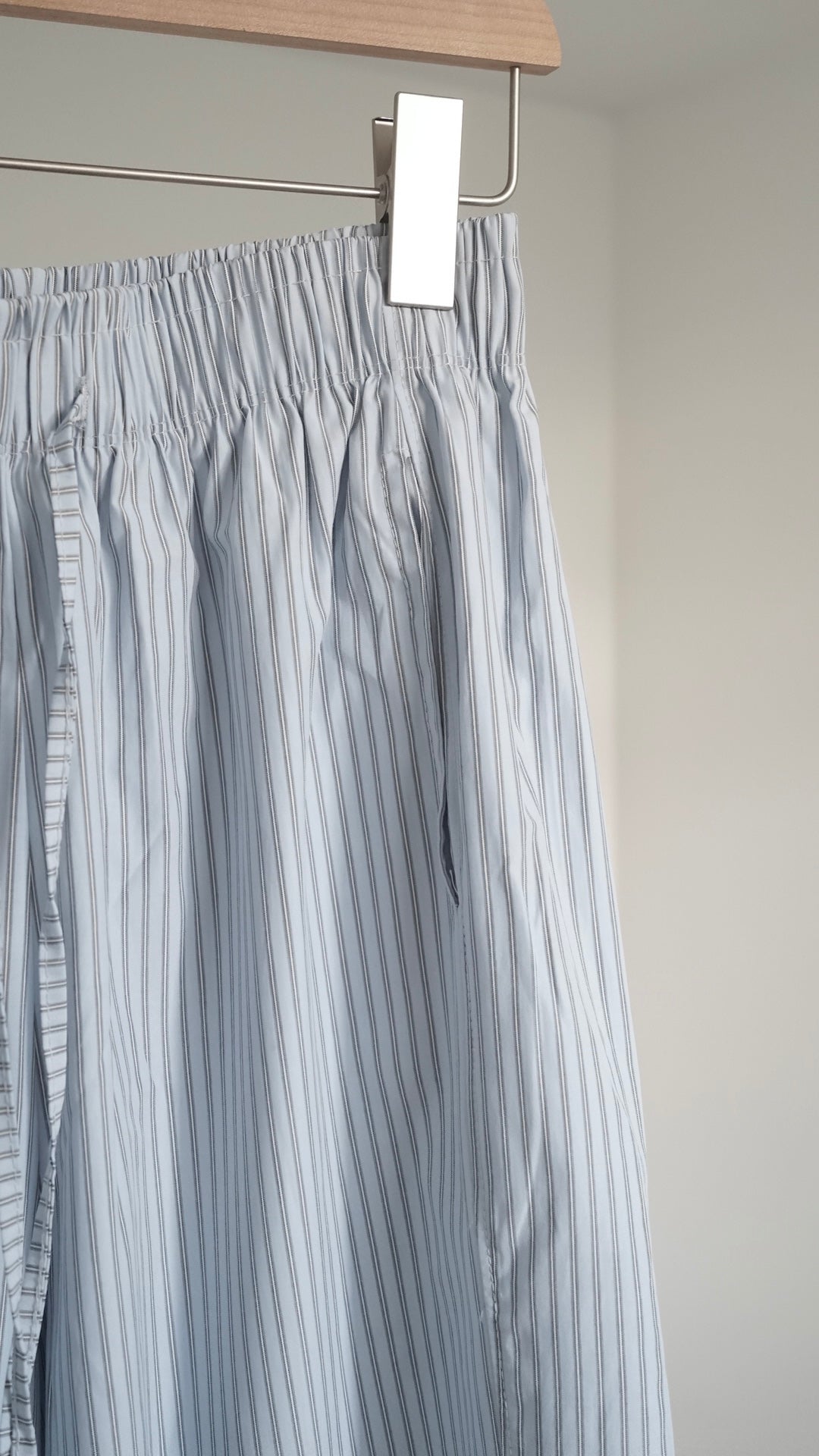 light like striped pants in baby-blue (pre-order)