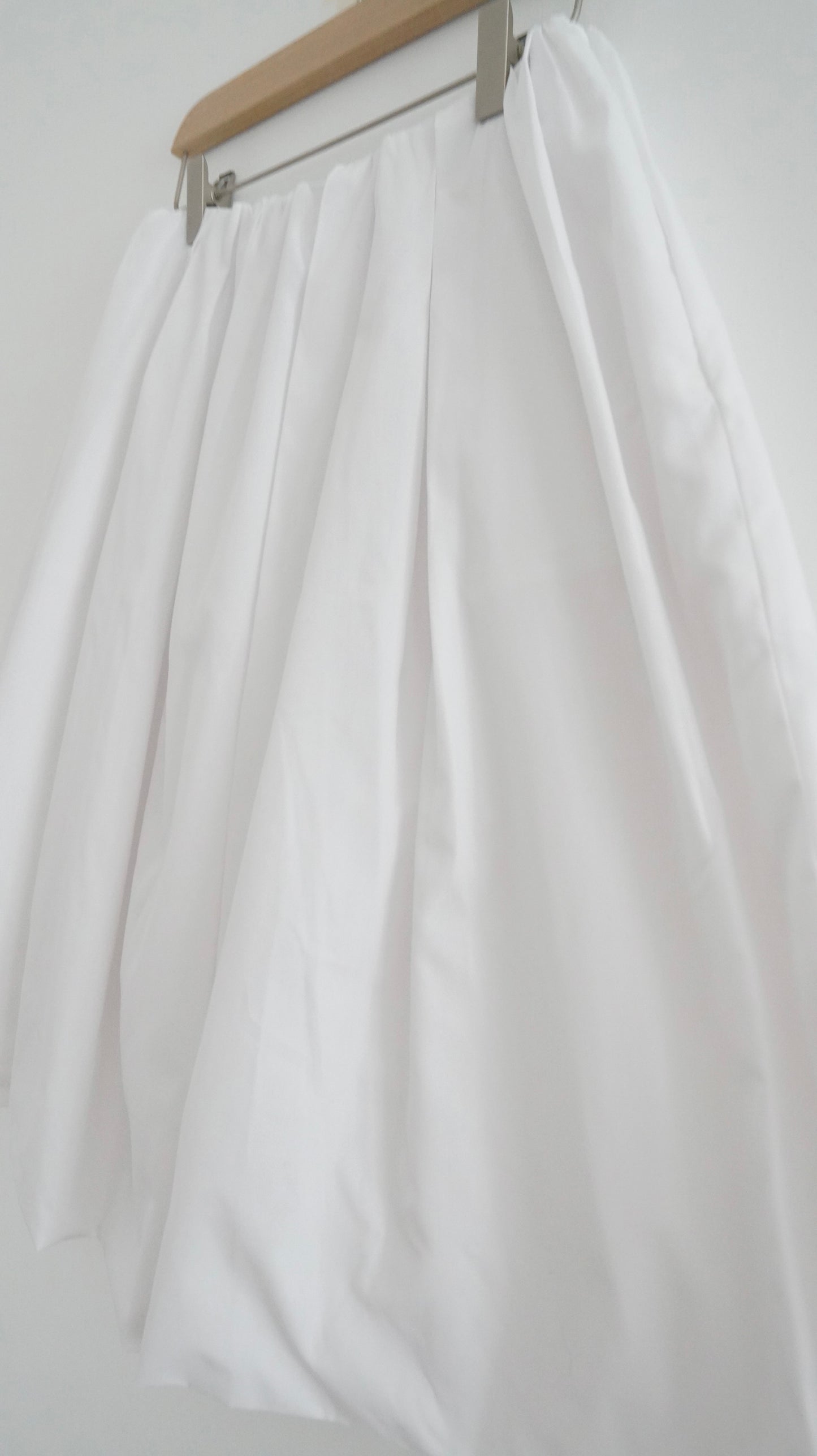 meri skirt in white ( pre-order )