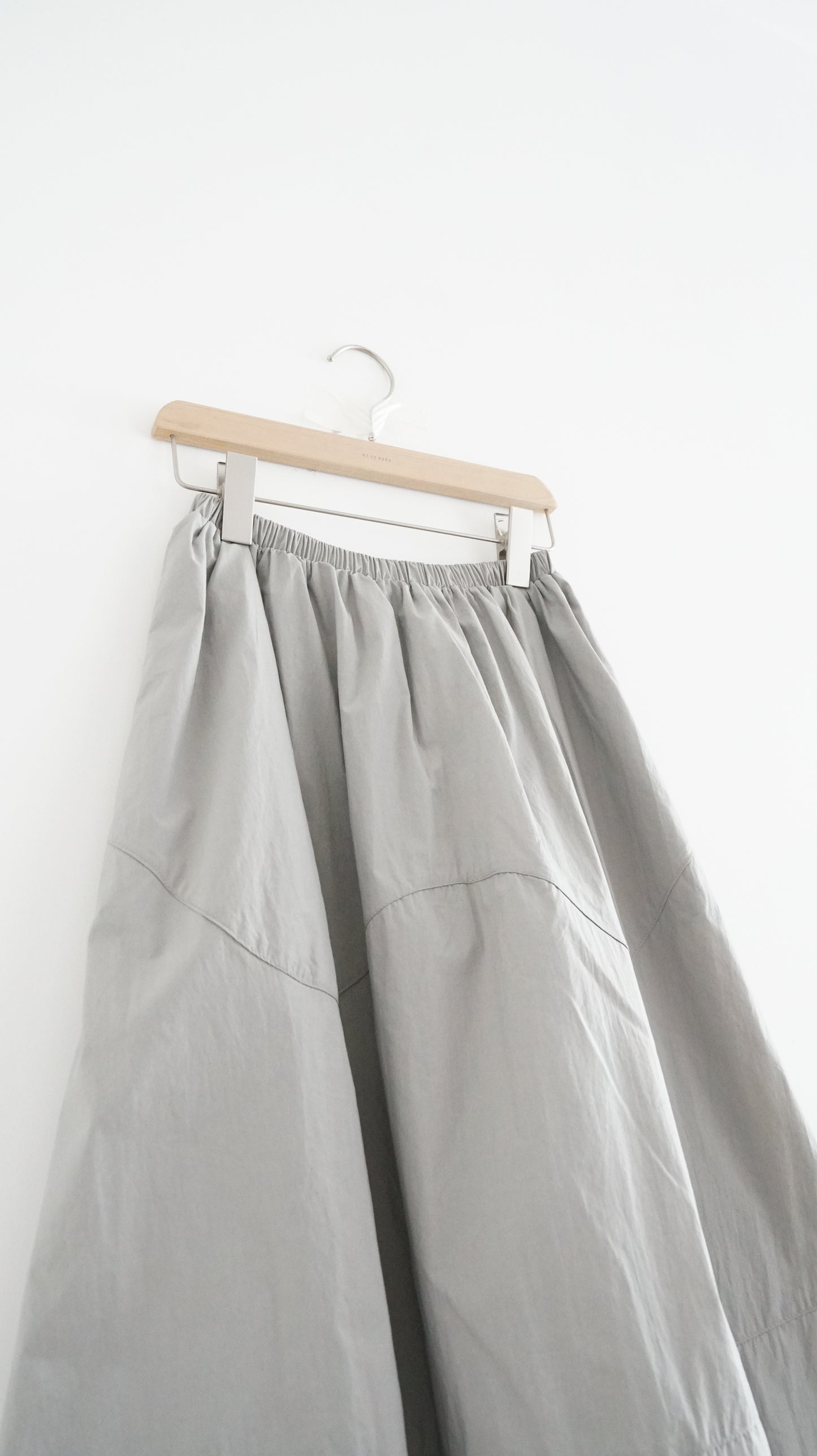 wave hem balloon skirt in light grey (pre-order)