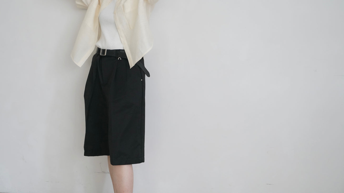 wided-leg suit shorts in black (pre-order)