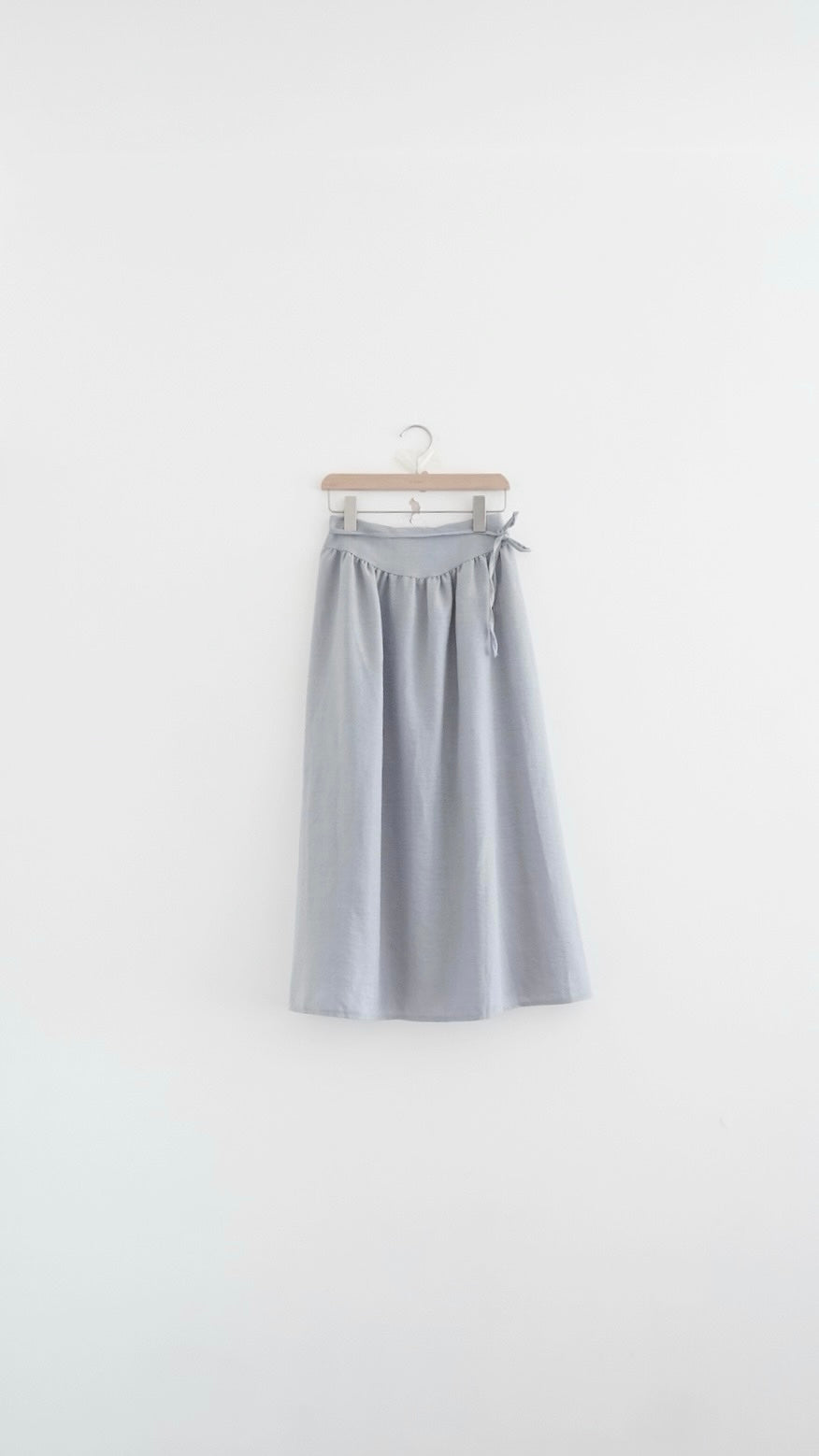 lumi gathered waist flowy maxi skirt in grey (pre-order)