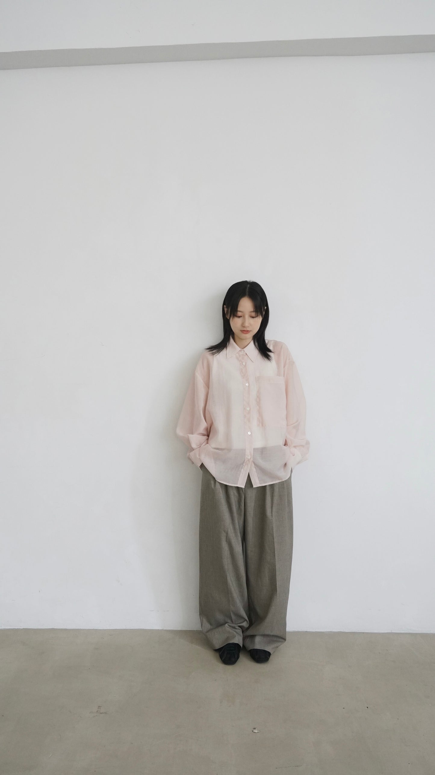 classic low-waisted wide pants in khaki (pre-order)