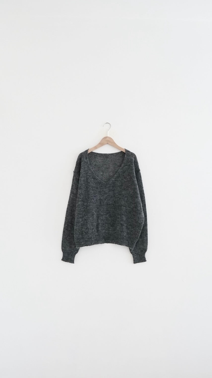 atelier light v-neck sweater in charcoal (pre-order)