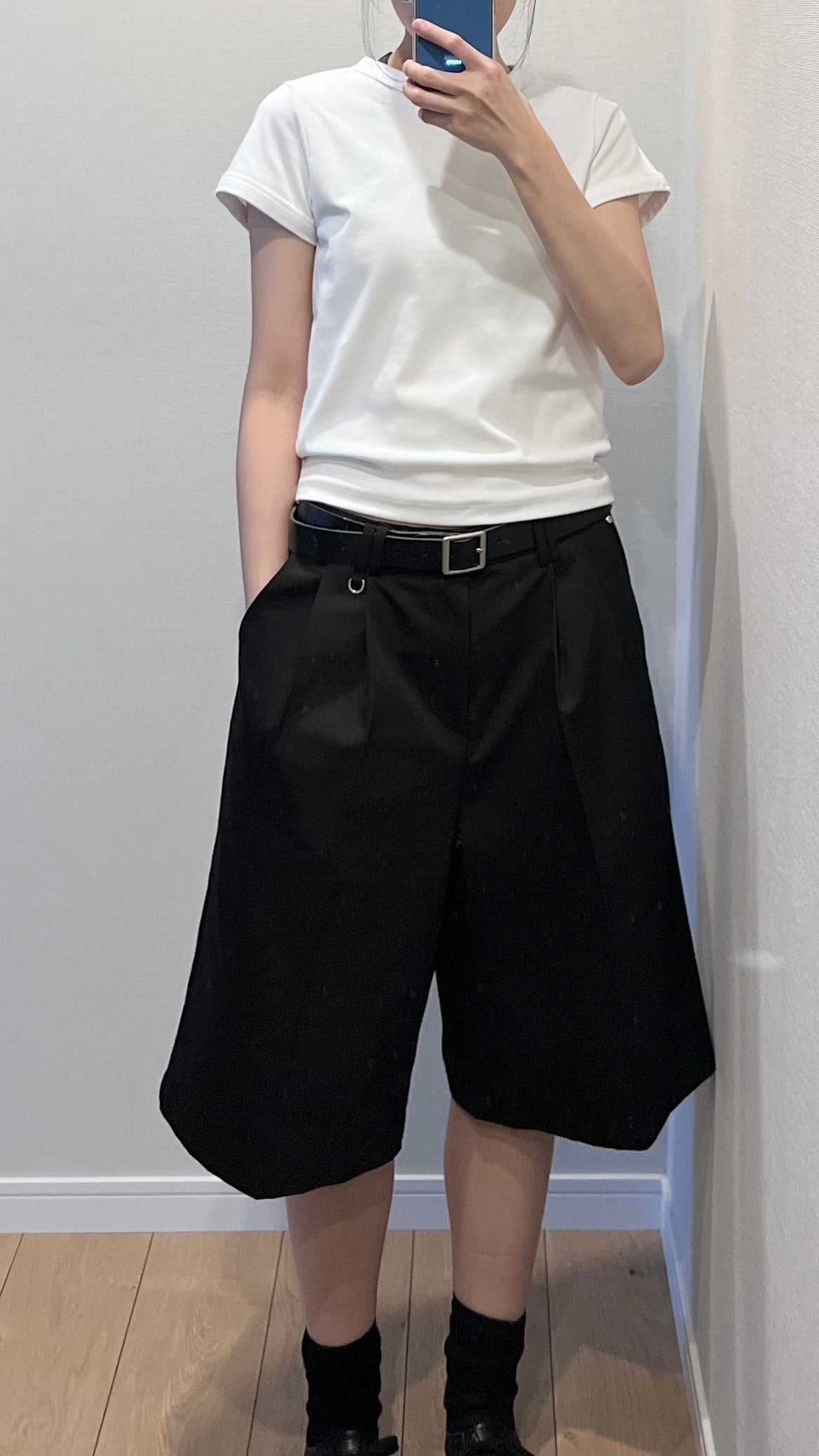 wided-leg suit shorts in black (pre-order)