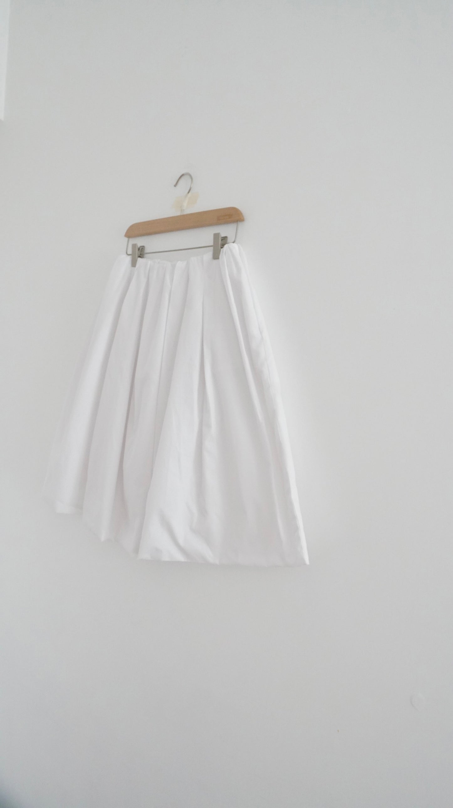 meri skirt in white ( pre-order )