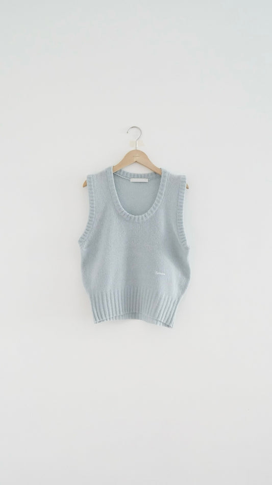 sheer knit vest in sora ( pre-order )