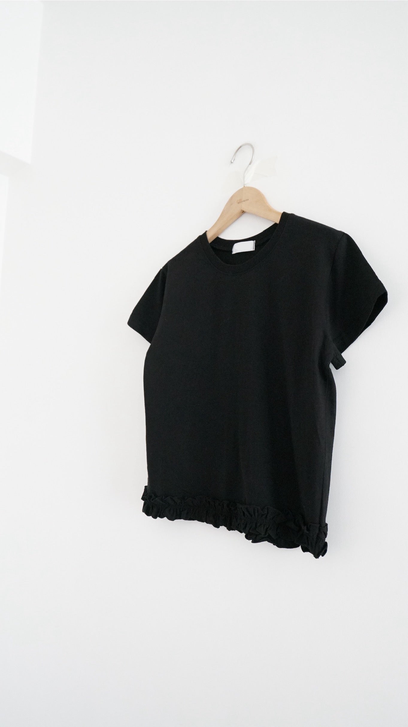 ruffle tee in black (pre-order)