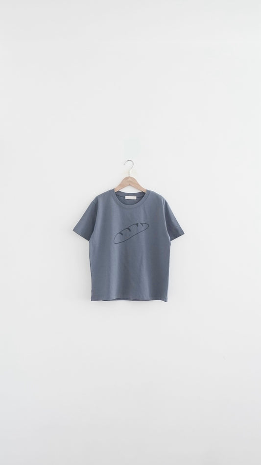 パン tee in grey blue (pre-order)