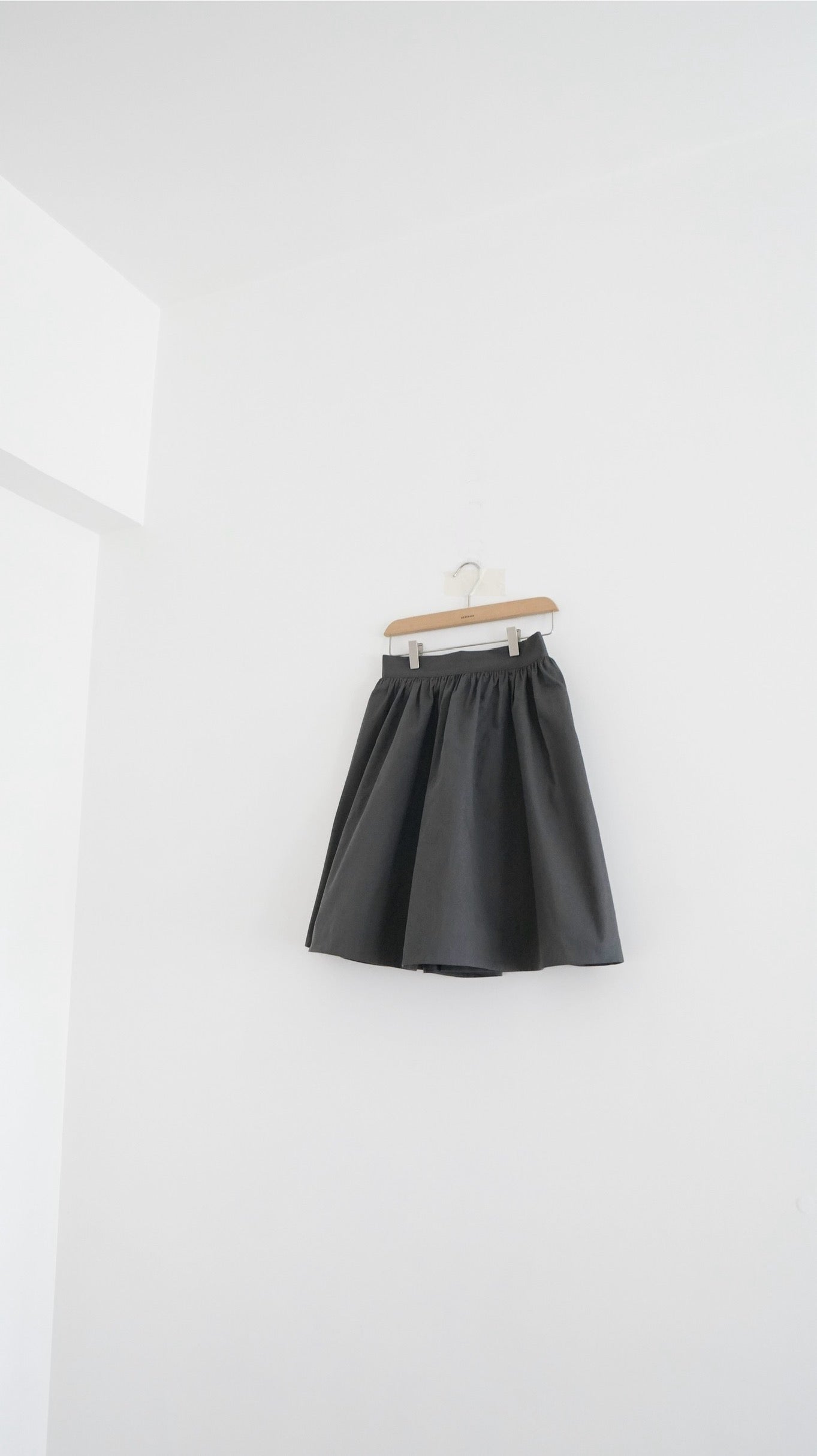 Isla light midi skirt in grey (pre-order)