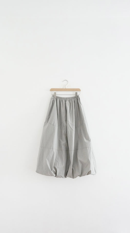 wave hem balloon skirt in light grey (pre-order)