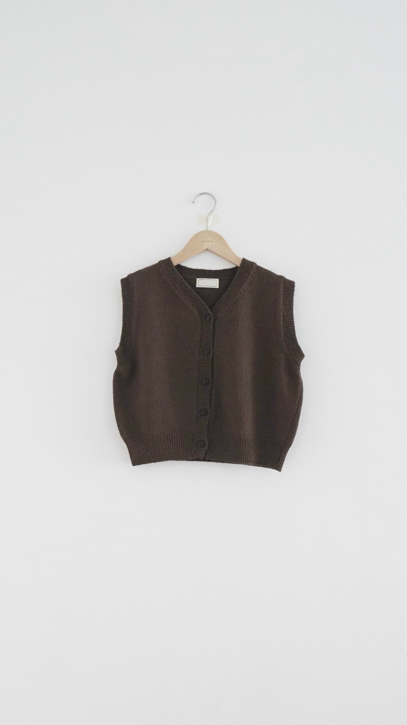 basic knit vest in choco