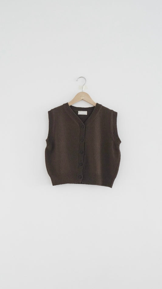 basic knit vest in choco