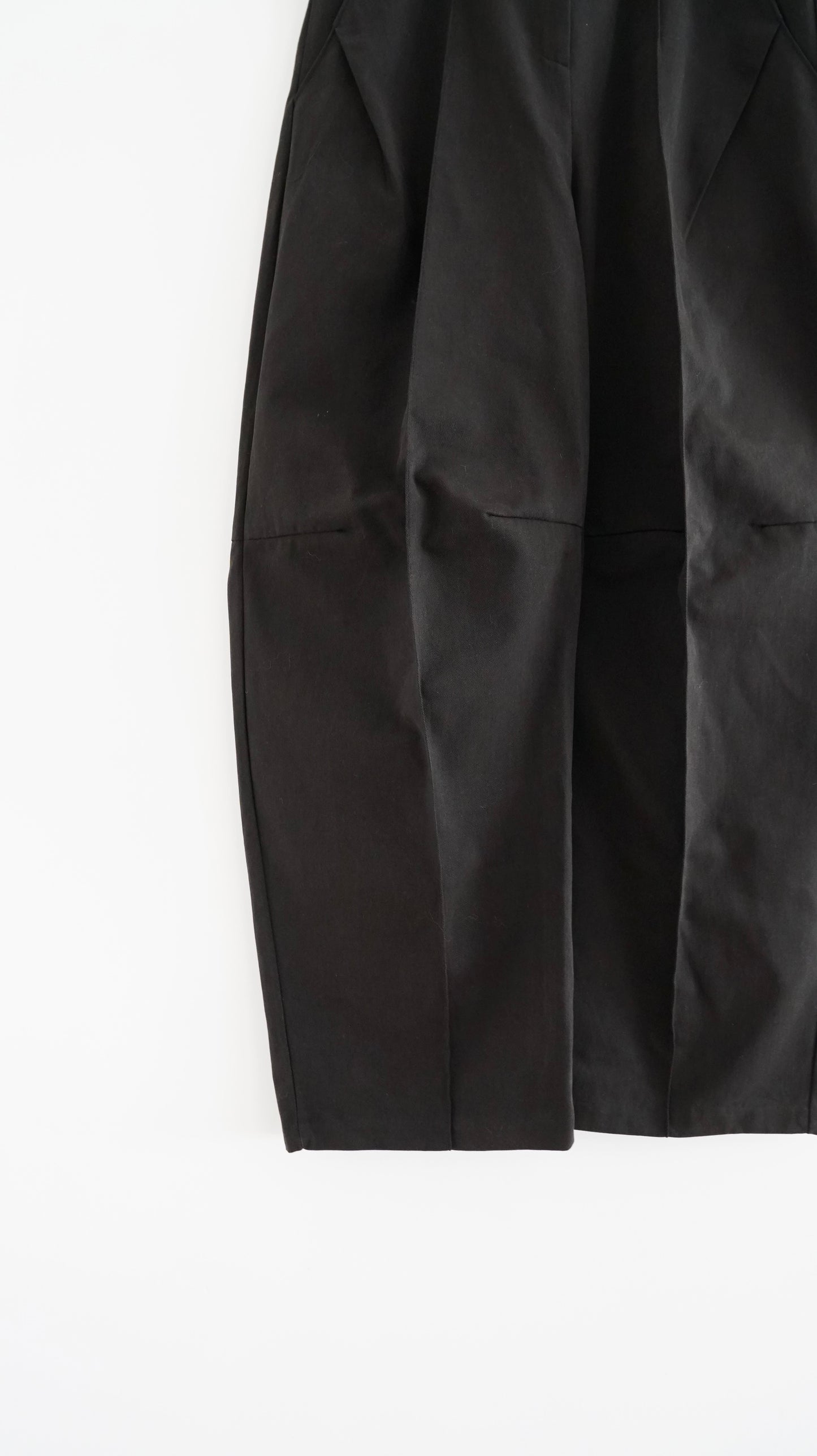 Victor tailored pants in charcoal (pre-order)
