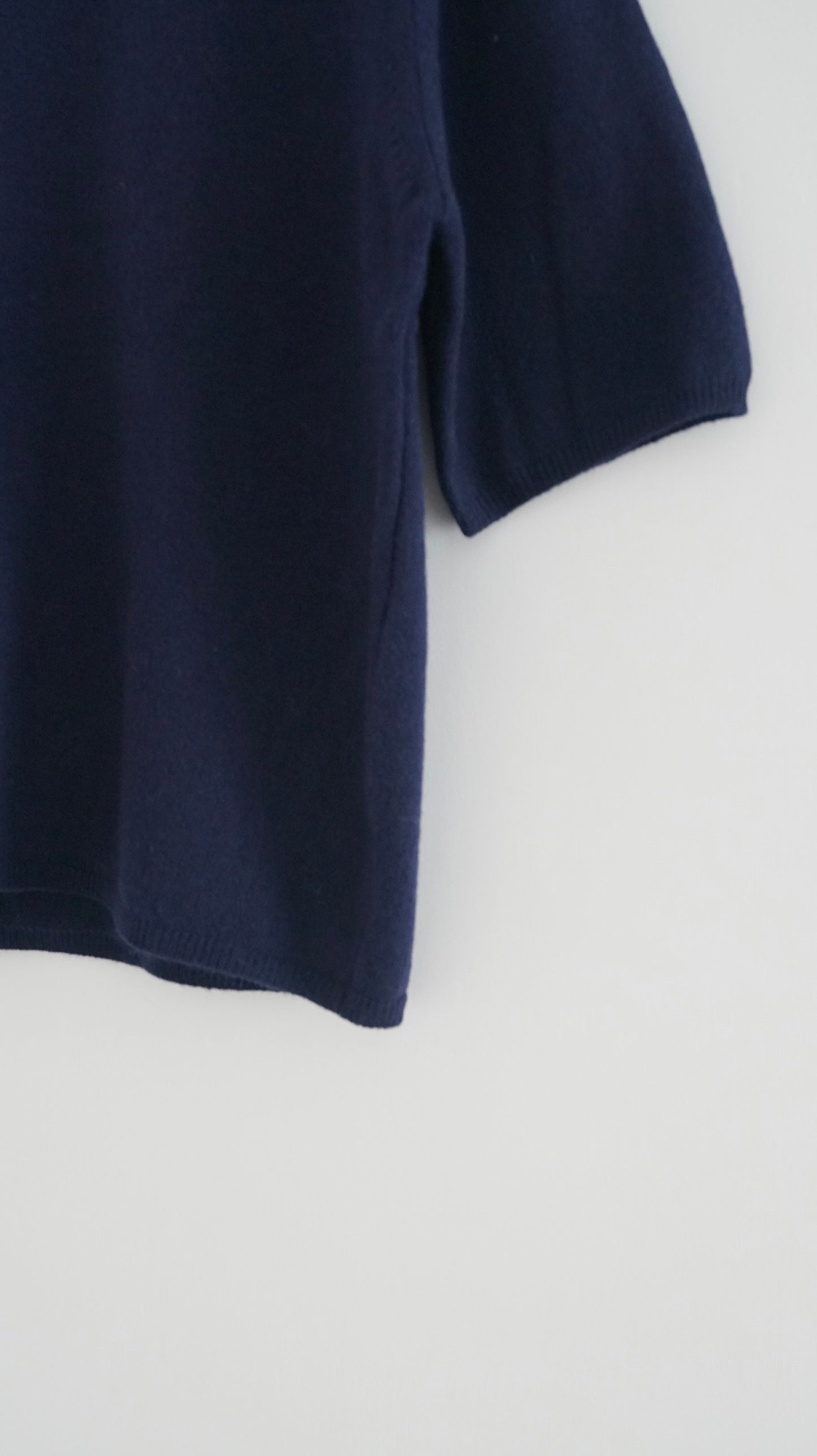 loose fitting short-sleeved sweater in navy ( pre-order )