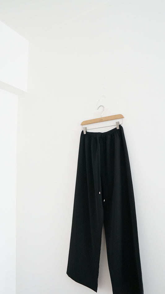 minimalist light pants in black