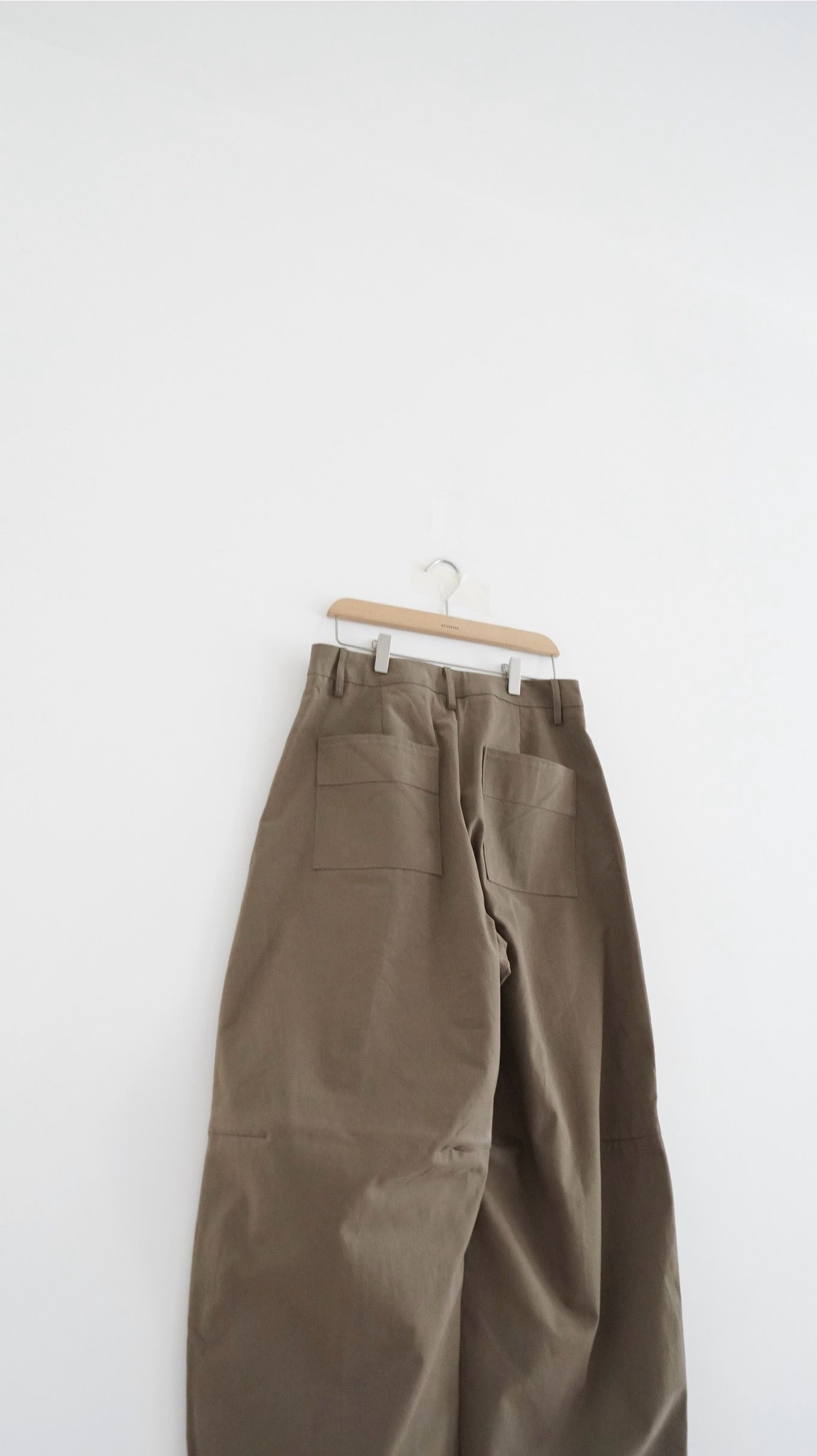 Victor tailored pants in brown (pre-order)
