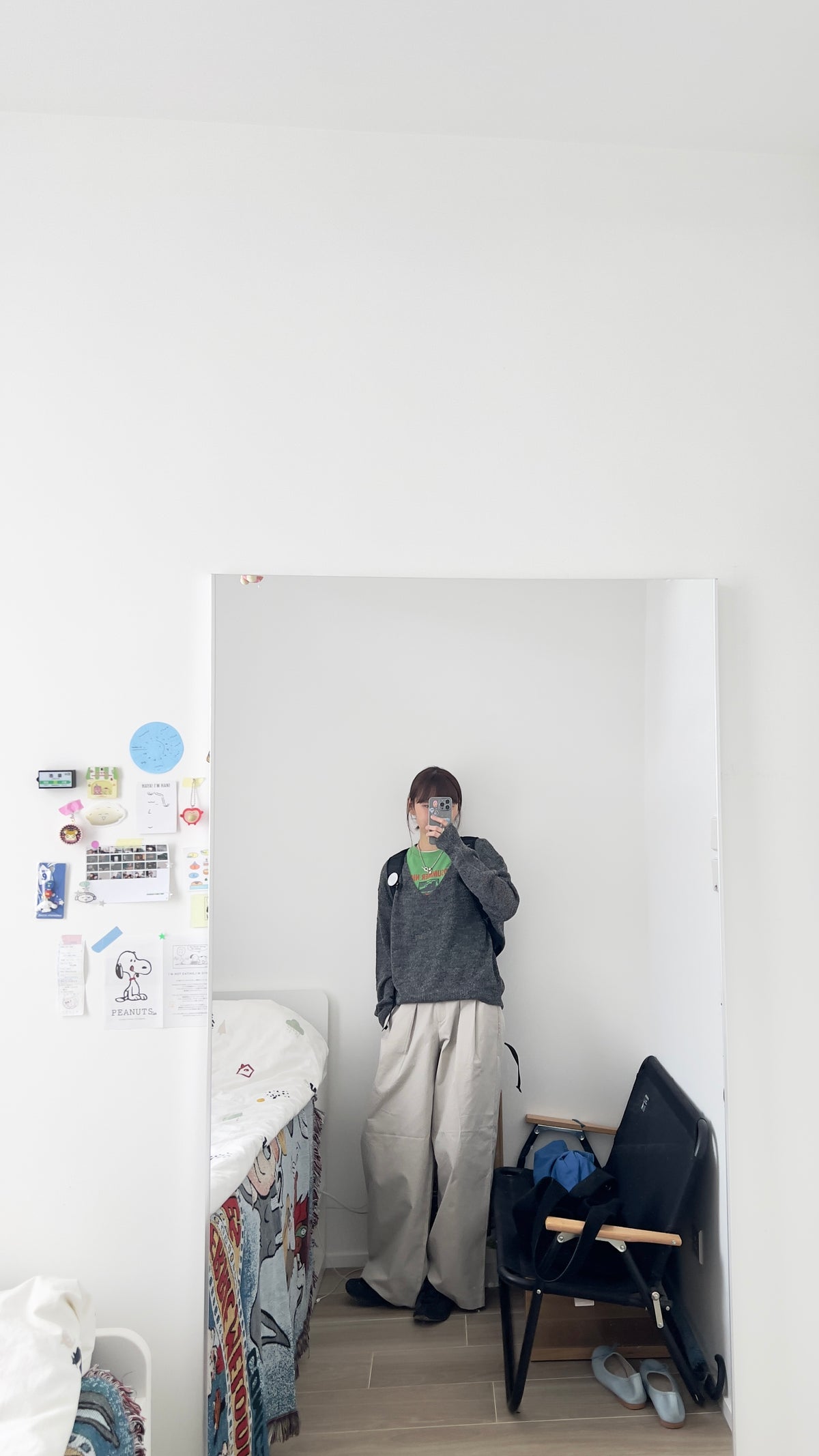 atelier light v-neck sweater in charcoal (pre-order)