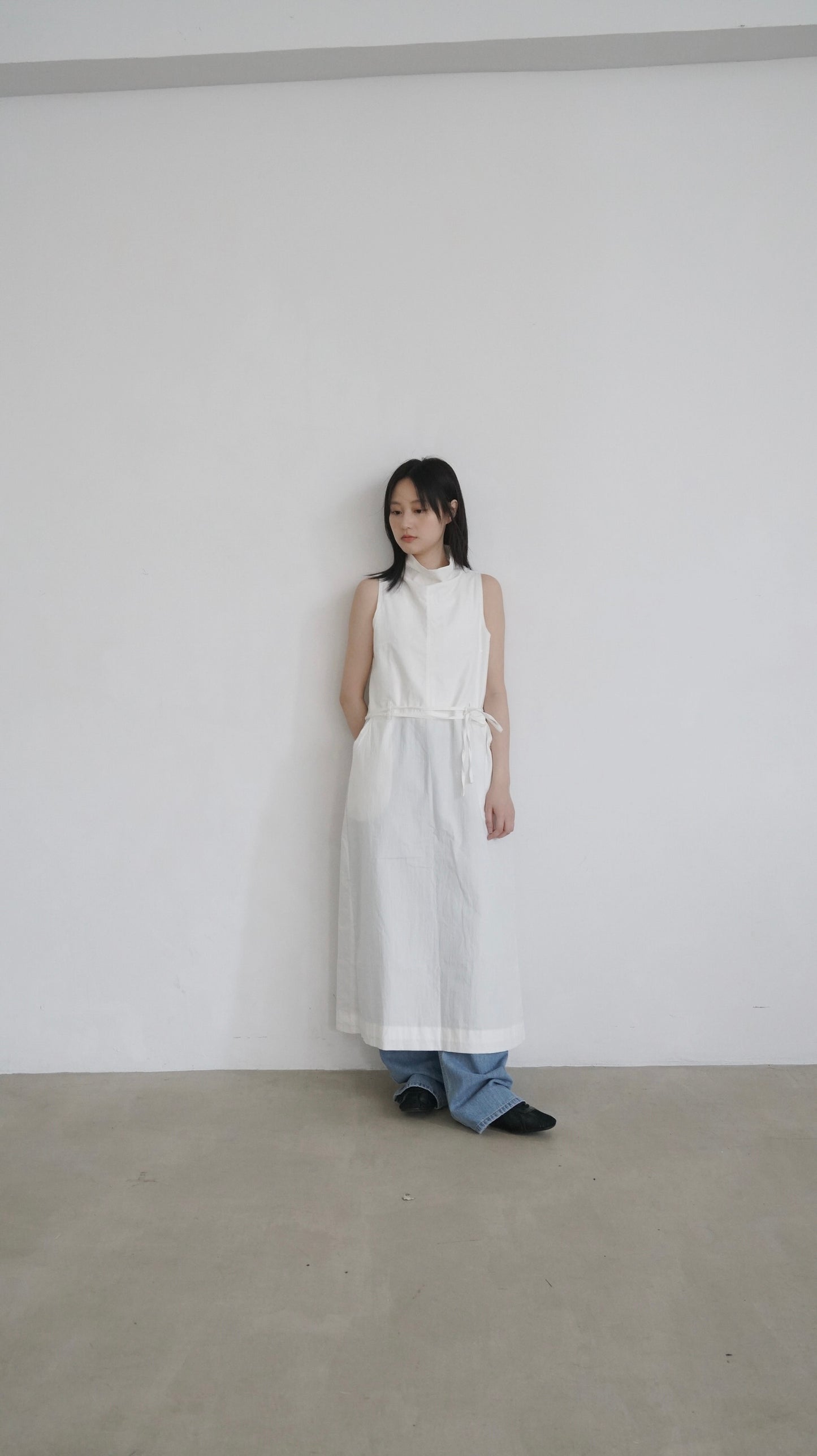 high-neck vintage dress in white