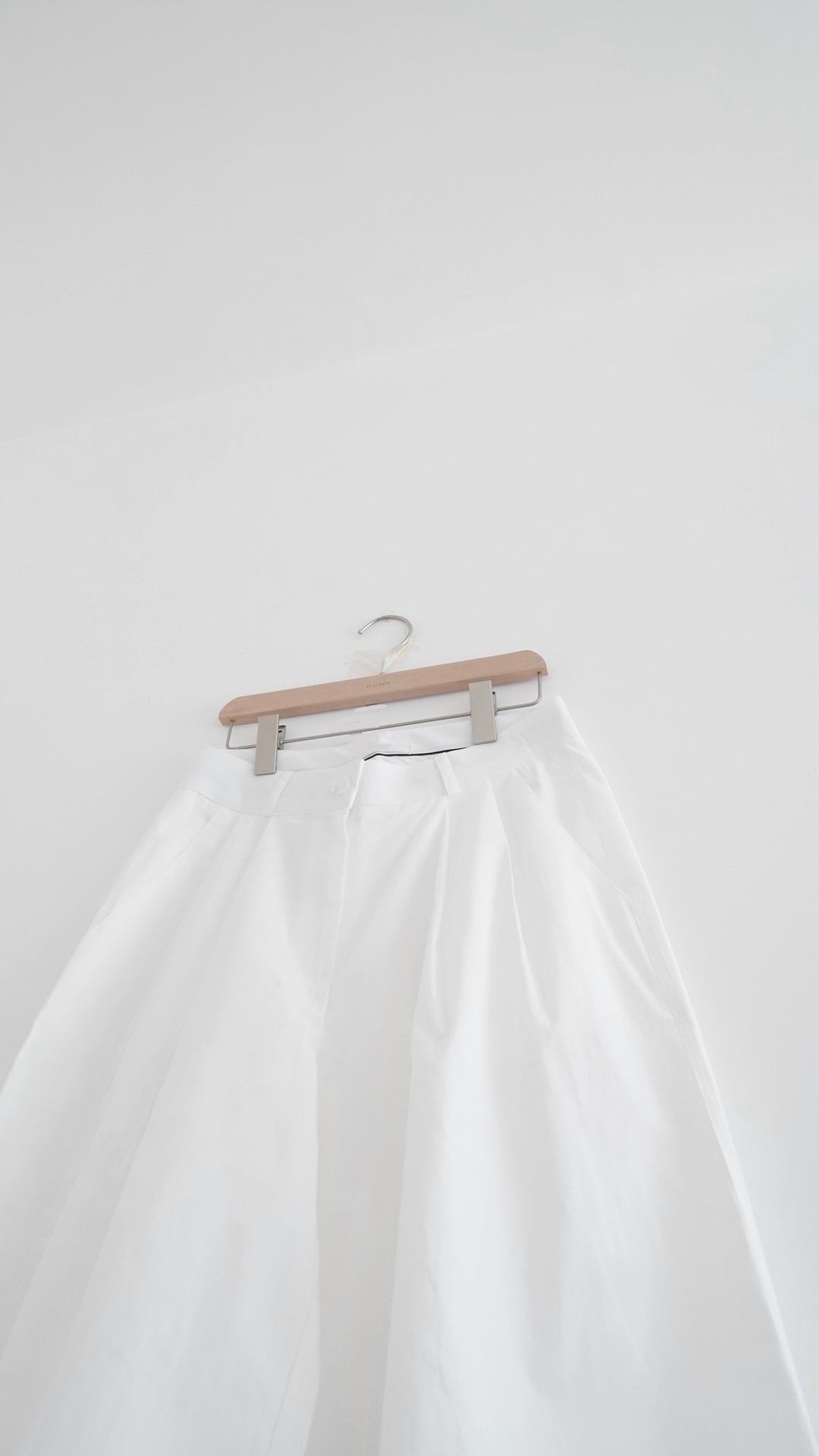 rei tailored pleated bermuda shorts in white (pre-order)