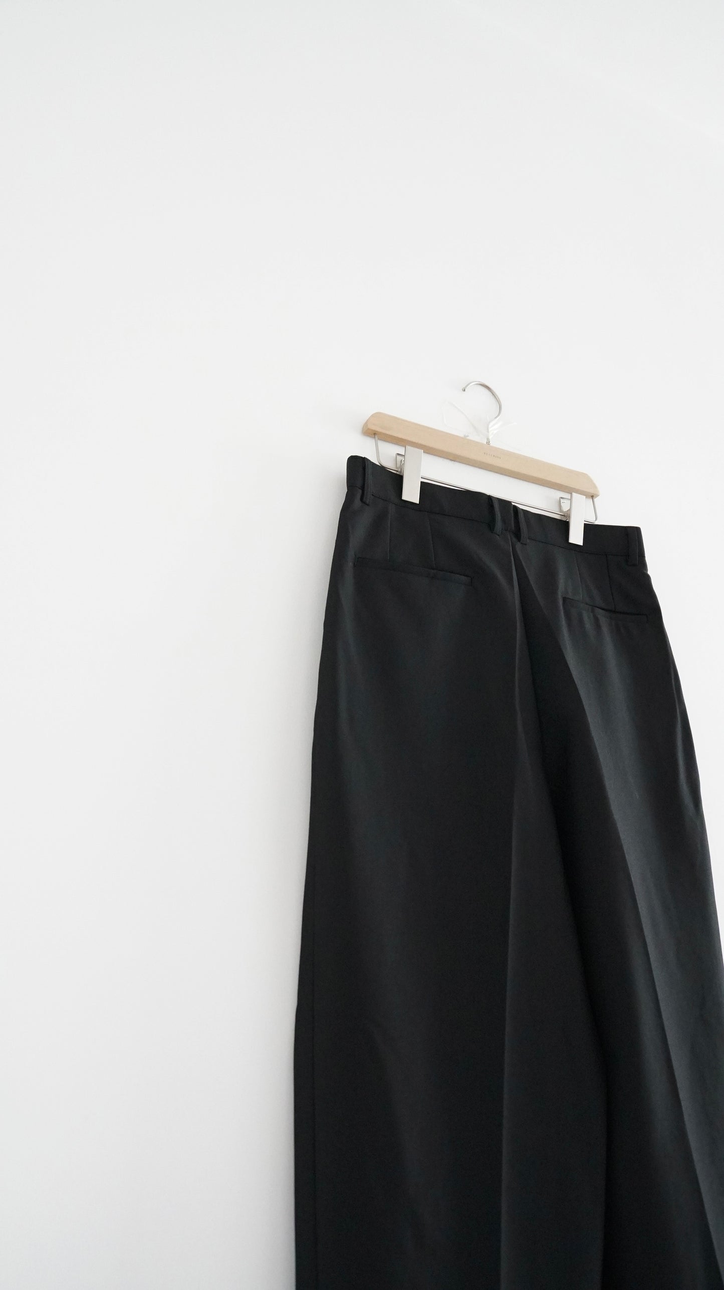 lowrise mode pants in black